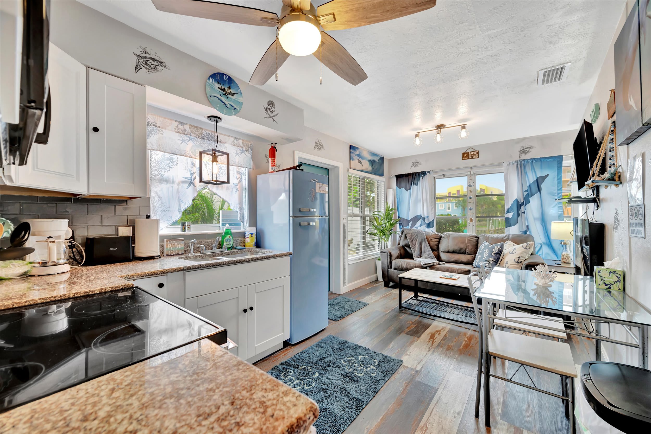 Treasure Island Waterfront 1B 10 min walk to Beach