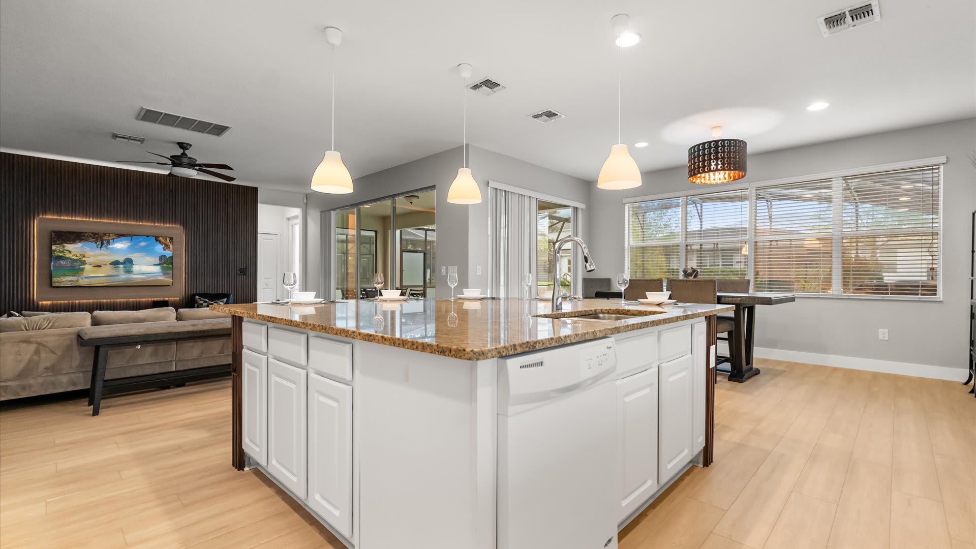 Centred kitchen island 