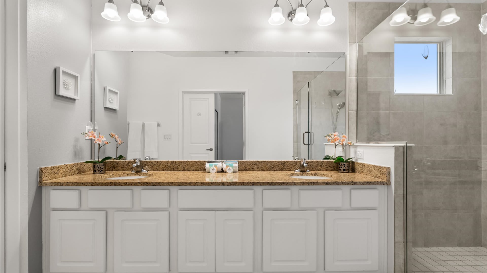Spacious en-suite bathroom with standing shower and double vanity