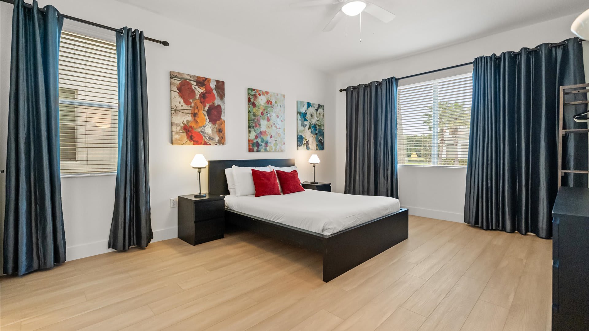 Queen bedroom with en-suite bathroom