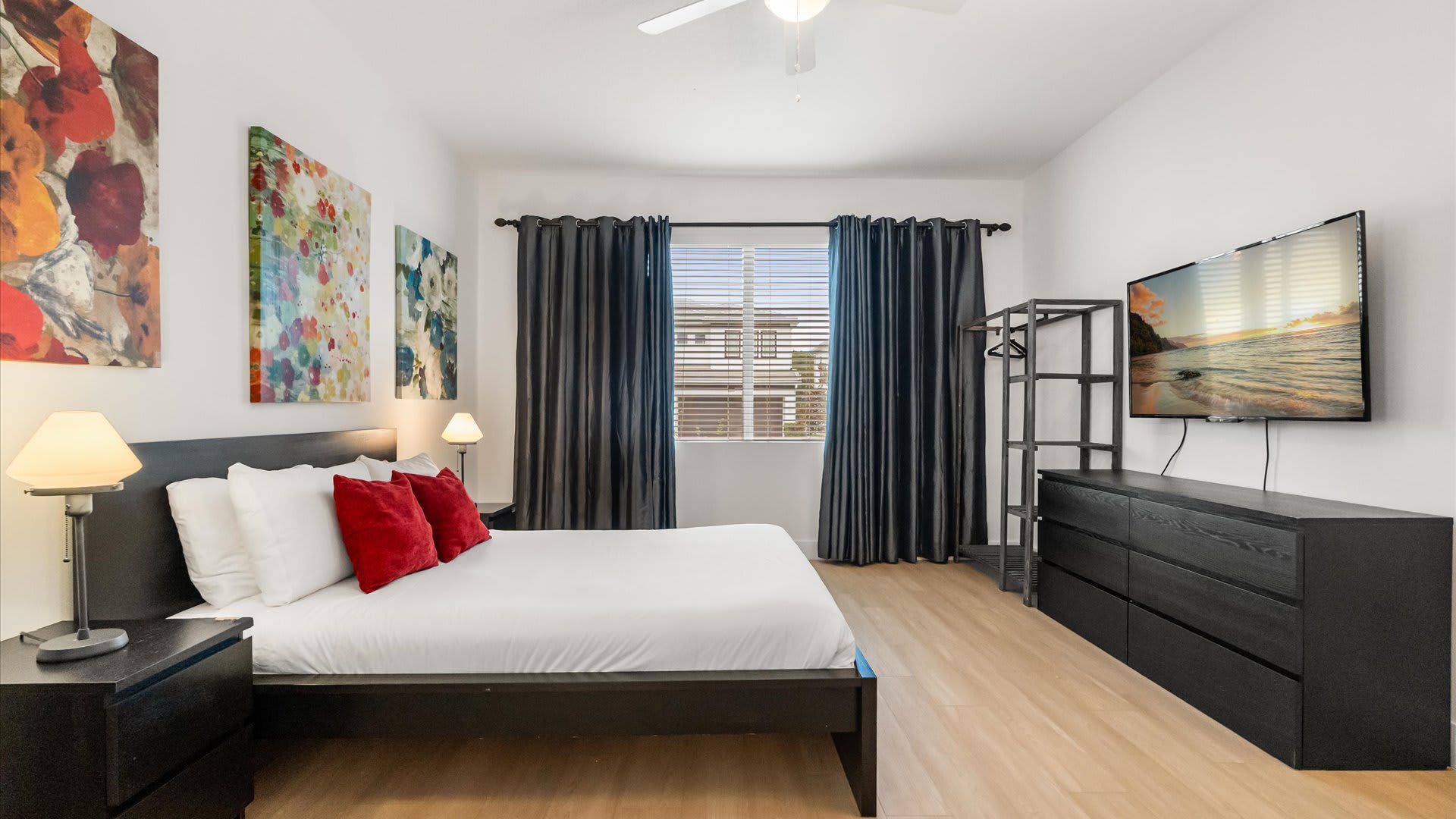 Queen bedroom with en-suite bathroom and smart TV
