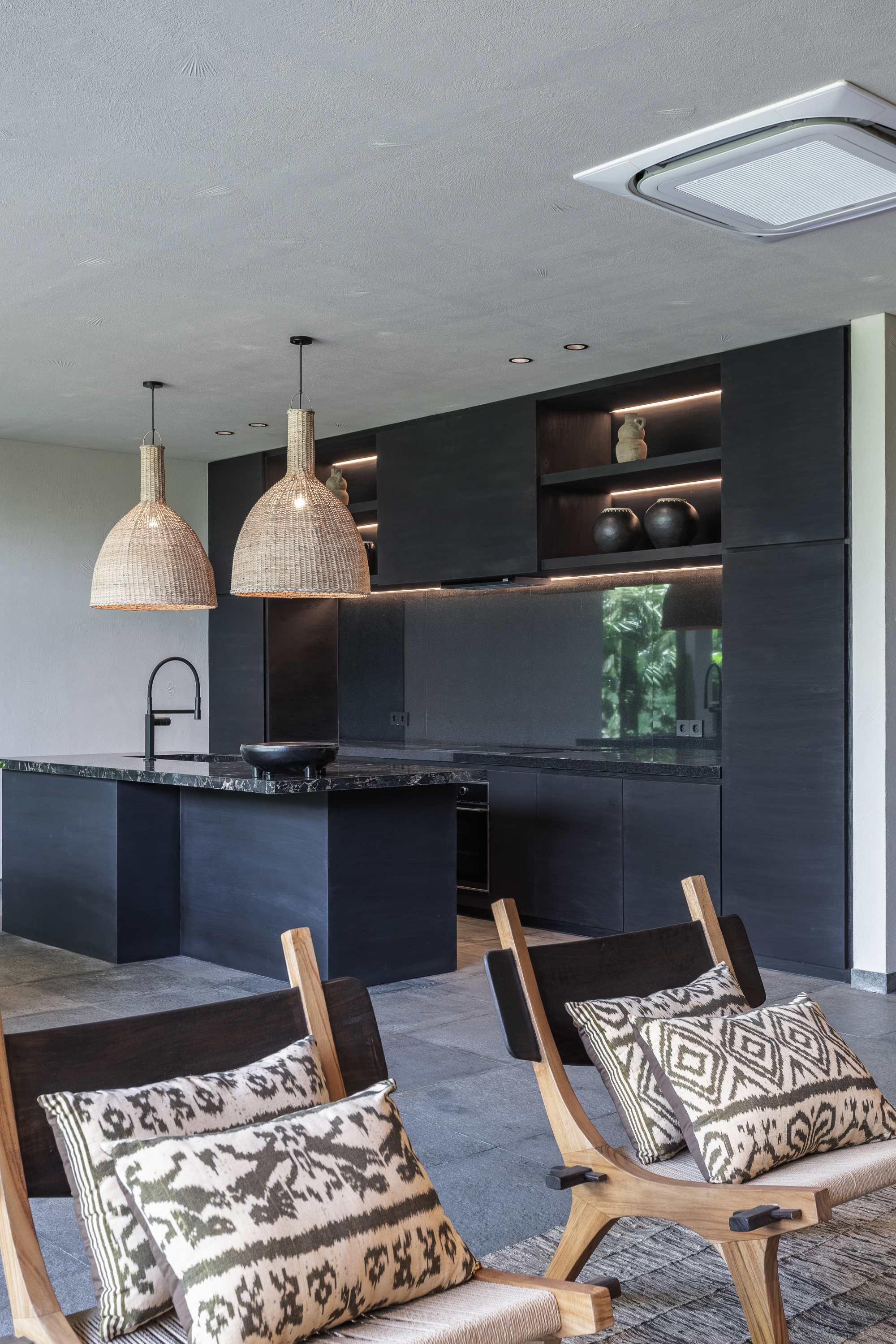 Black Villas Canggu by OXO