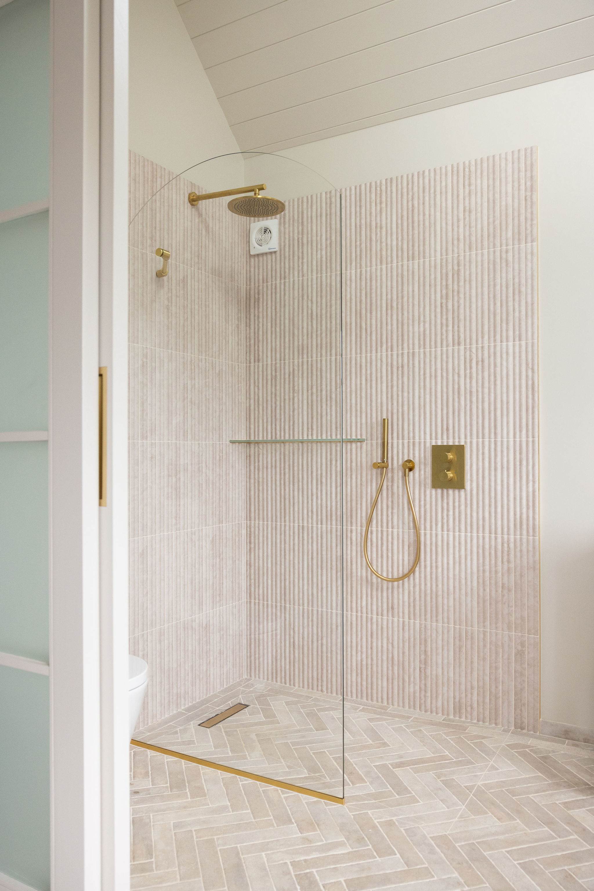 Recently refitted throughout, enjoy luxury living in the Witterings.