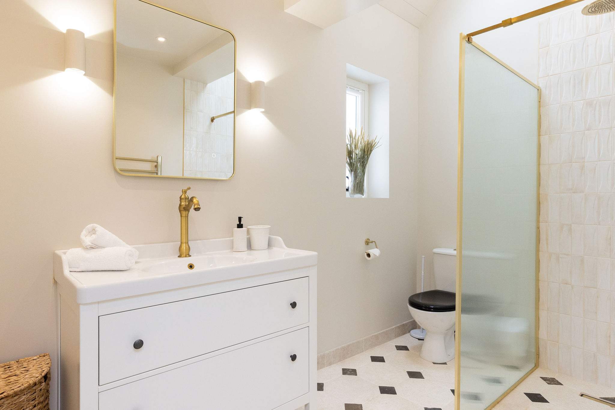 Stylish bathroom perfect for the family.