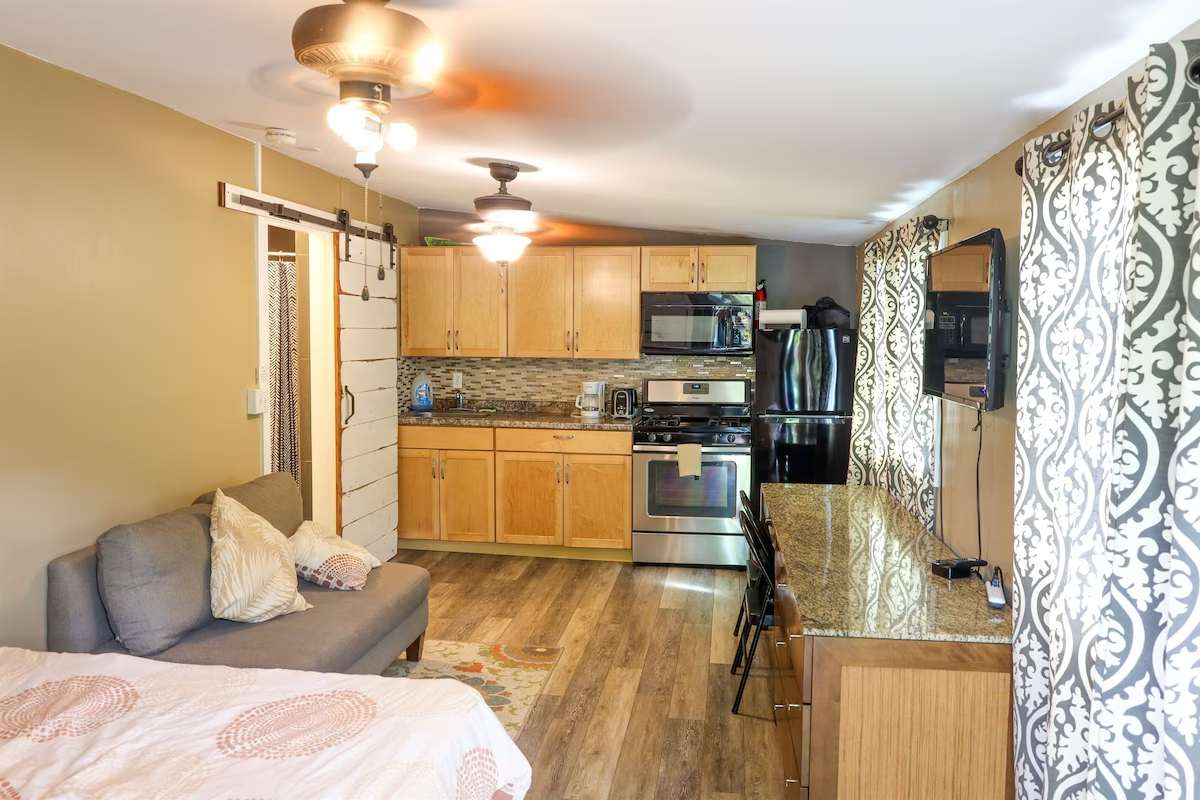Aloha Studio – AC, Near Beach, Near PCC — Hauula, HI — vacation rental
