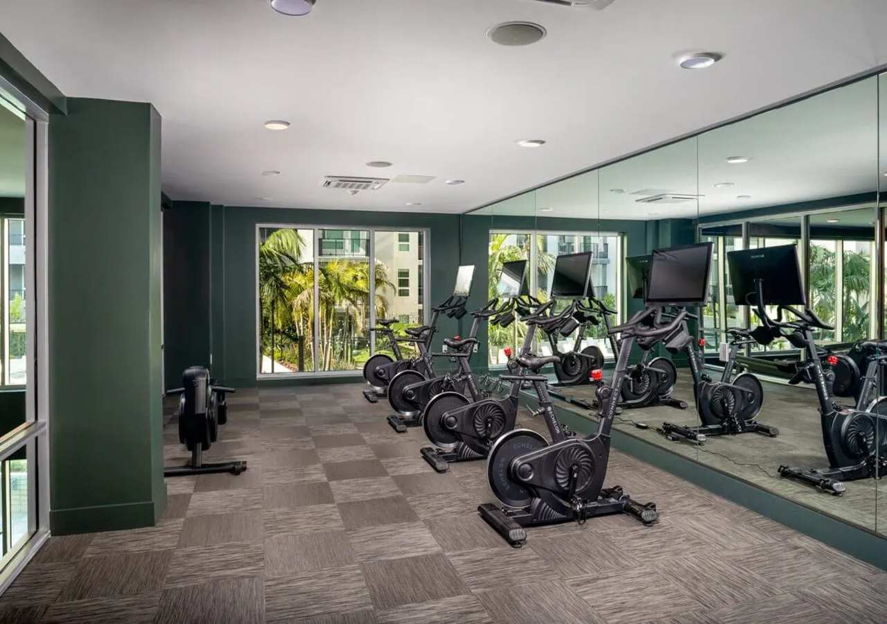 Modern Apartment w/ Pool & Gym Near Disneyland - Photo 28