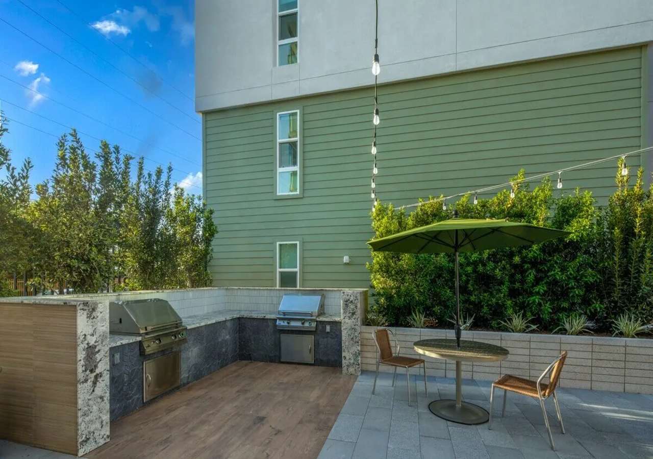 Modern Apartment w/ Pool & Gym Near Disneyland - Photo 30