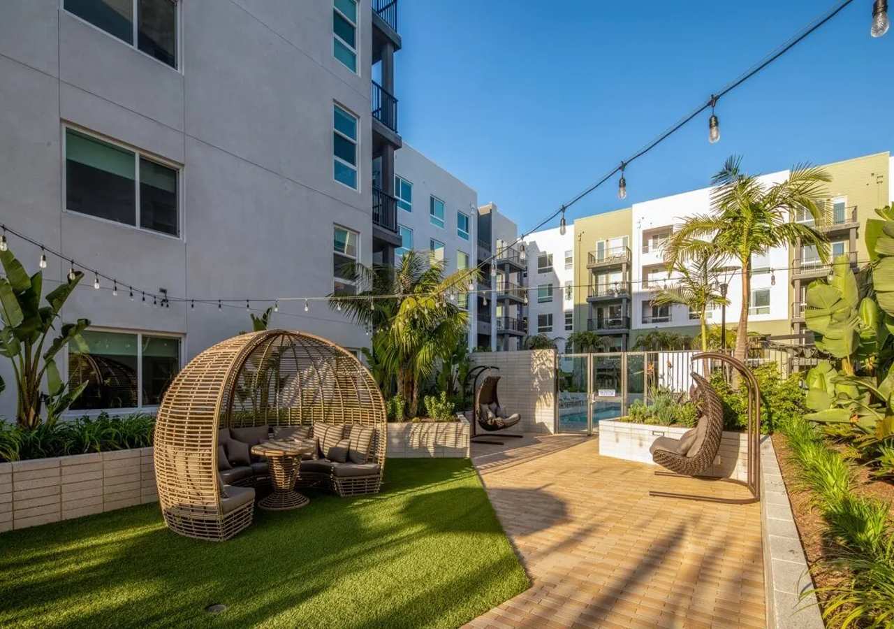 Modern Apartment w/ Pool & Gym Near Disneyland - Photo 32