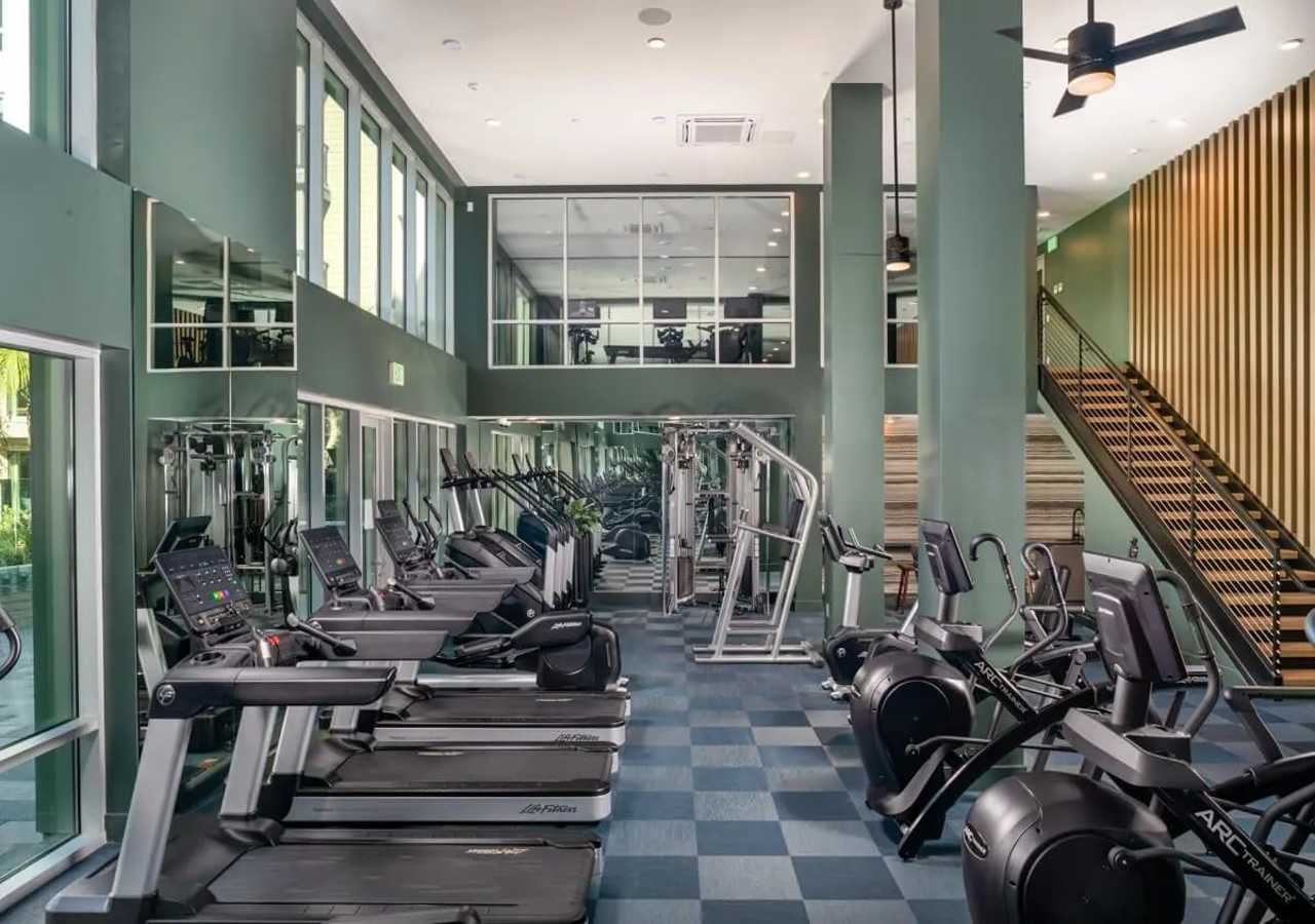 Modern Apartment w/ Pool & Gym Near Disneyland - Photo 33