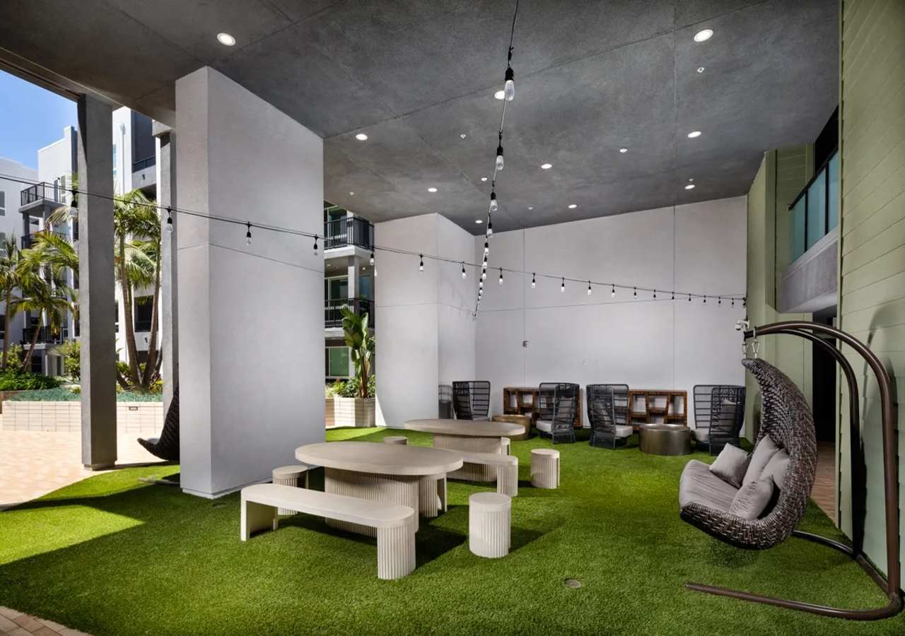 Modern Apartment w/ Pool & Gym Near Disneyland - Photo 36