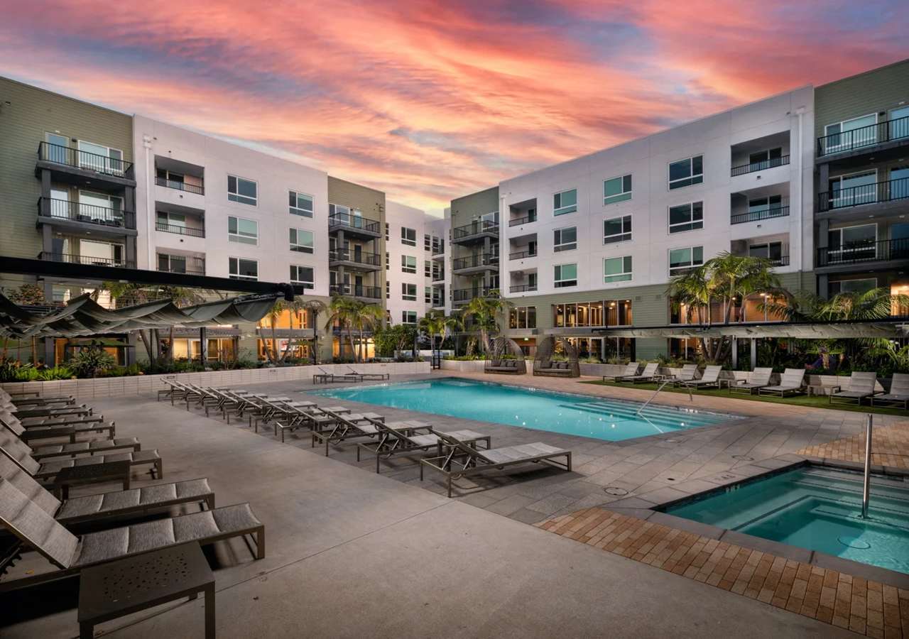 Modern Apartment w/ Pool & Gym Near Disneyland - Photo 39