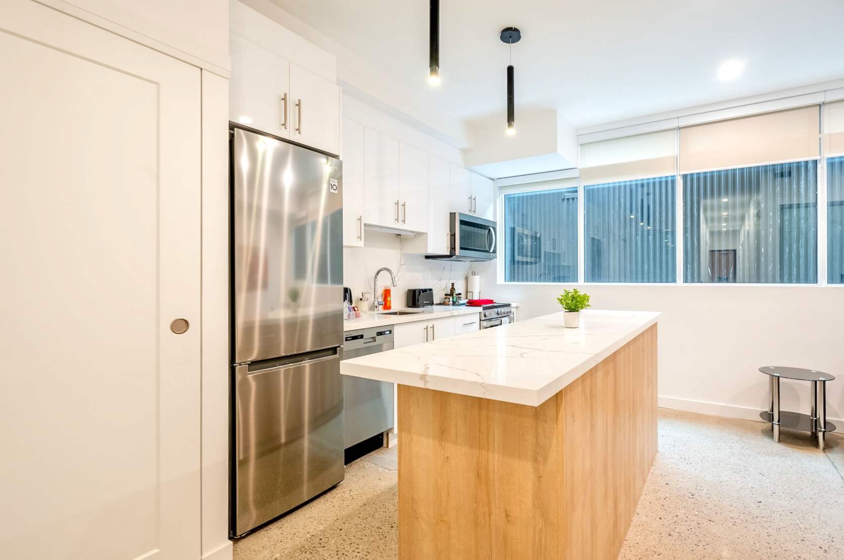 Modern open-concept kitchen 