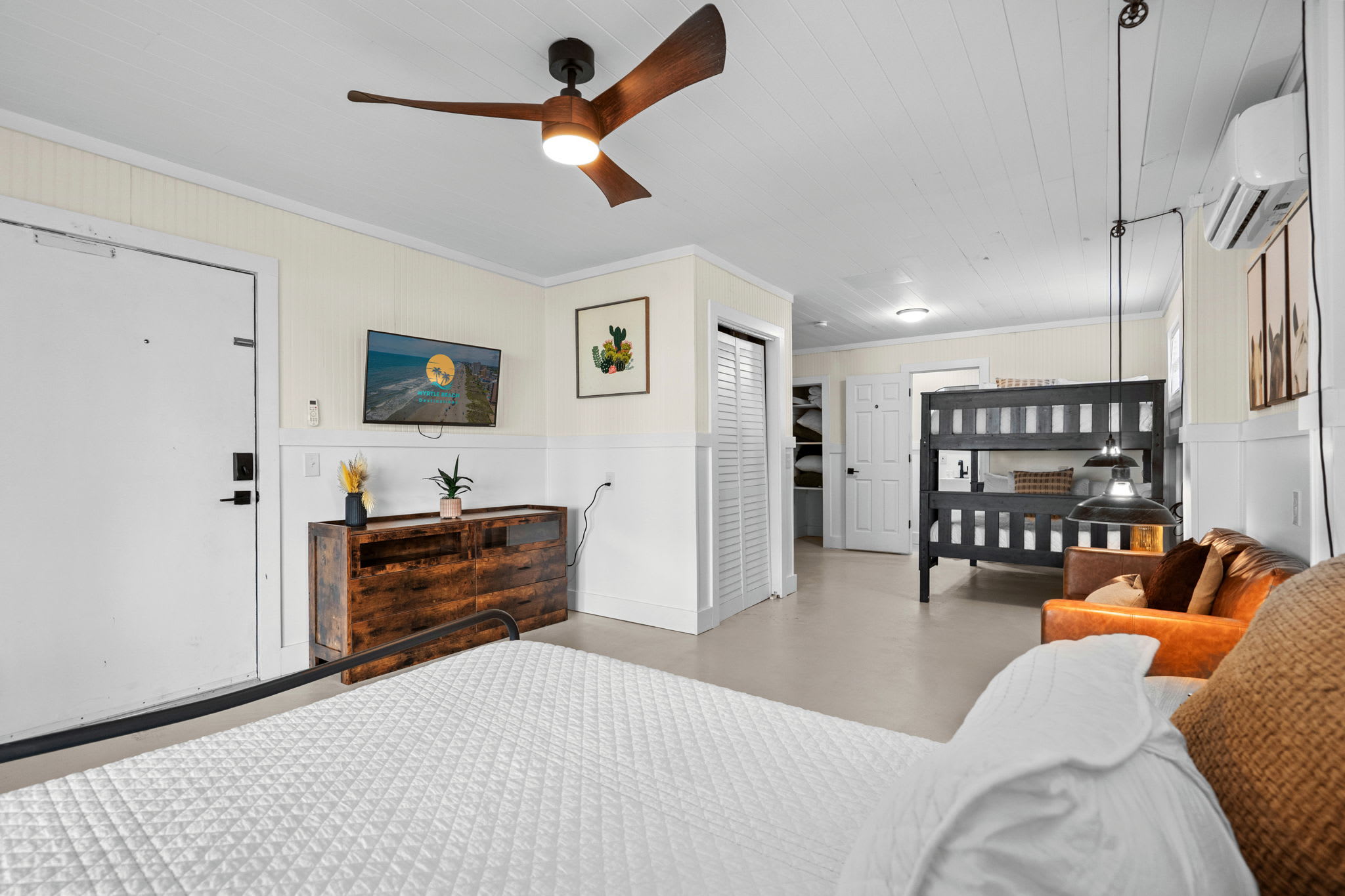 Room with queen bed plus bunk beds