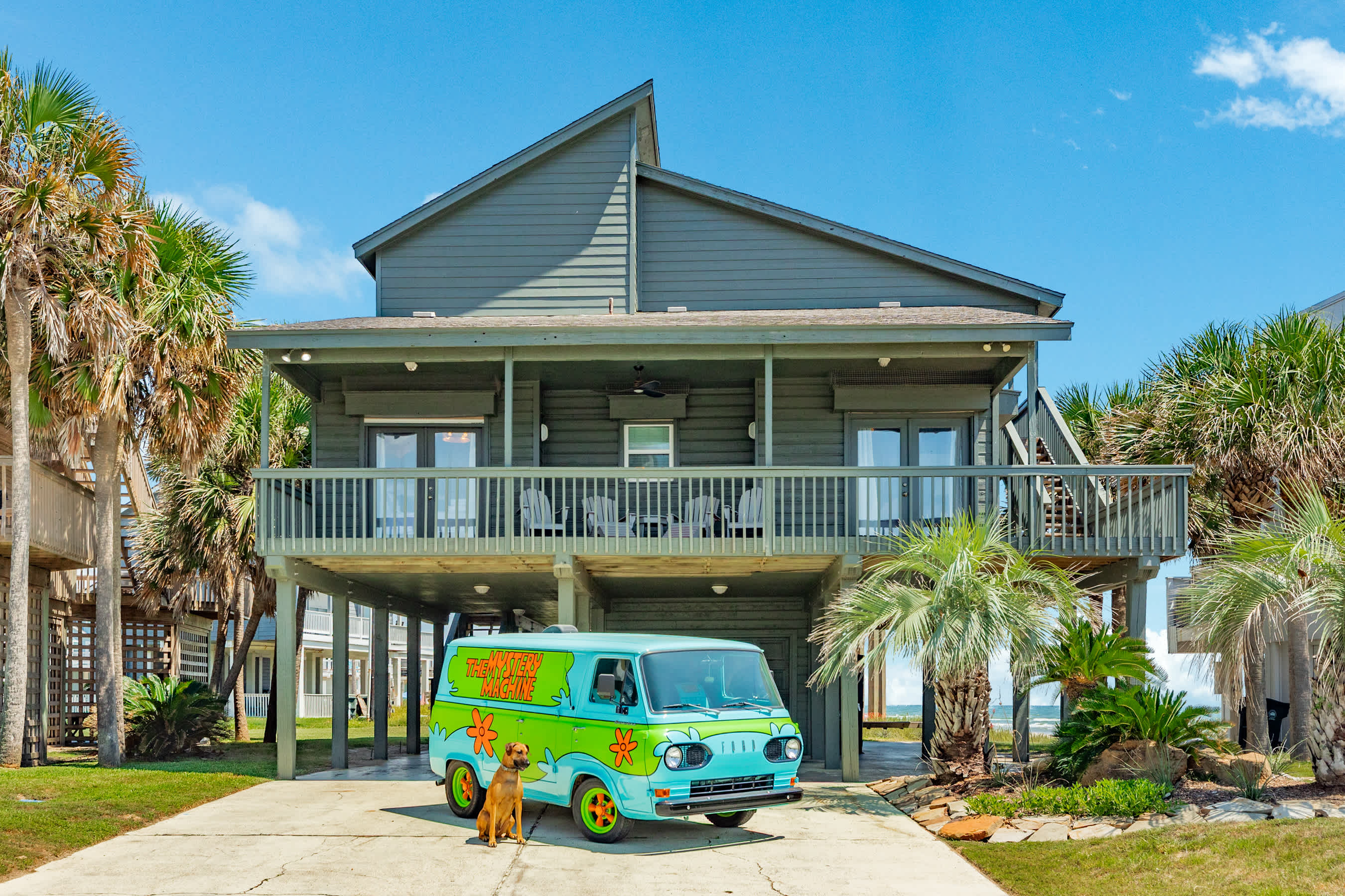 Scoobys Beachside Sit Stay Beach Day Steps Away