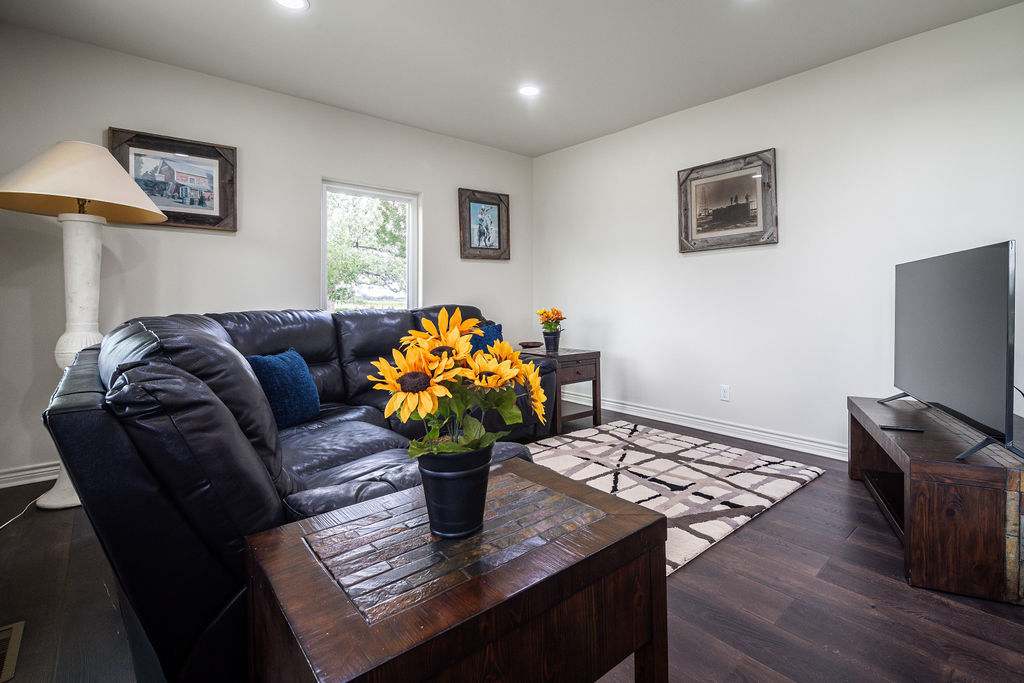 Charming Farmhouse | Photo 3