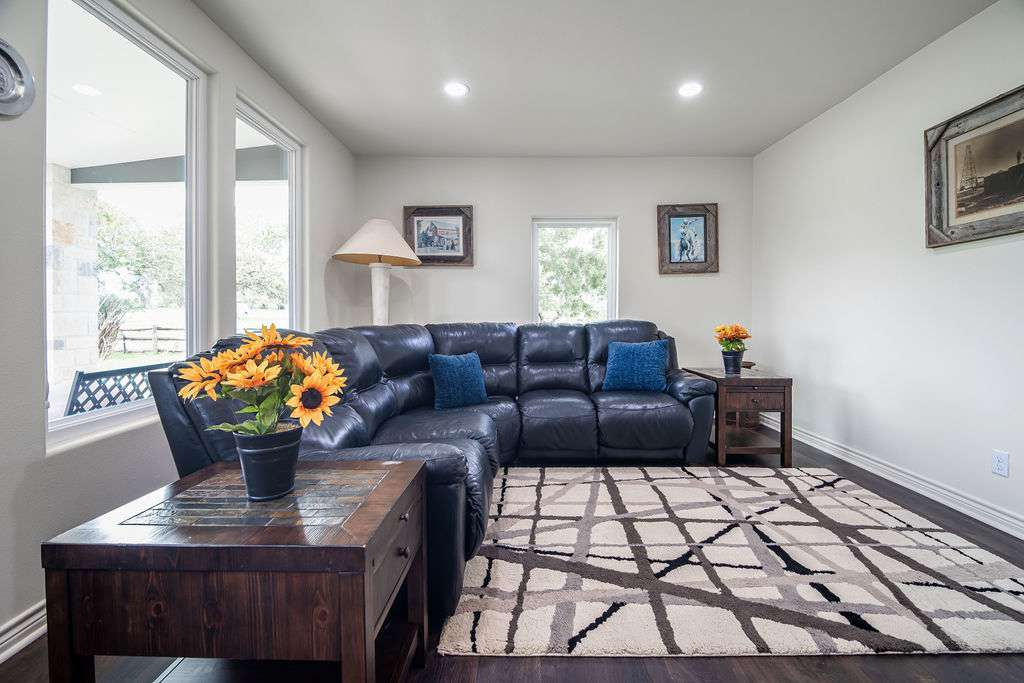 Charming Farmhouse | Photo 8