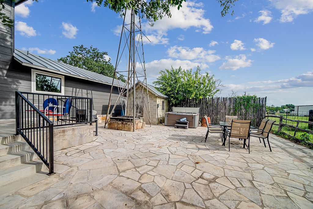 Charming Farmhouse | Photo 2