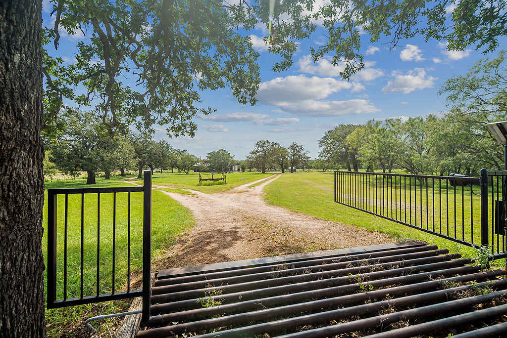 Charming Farmhouse | Photo 55