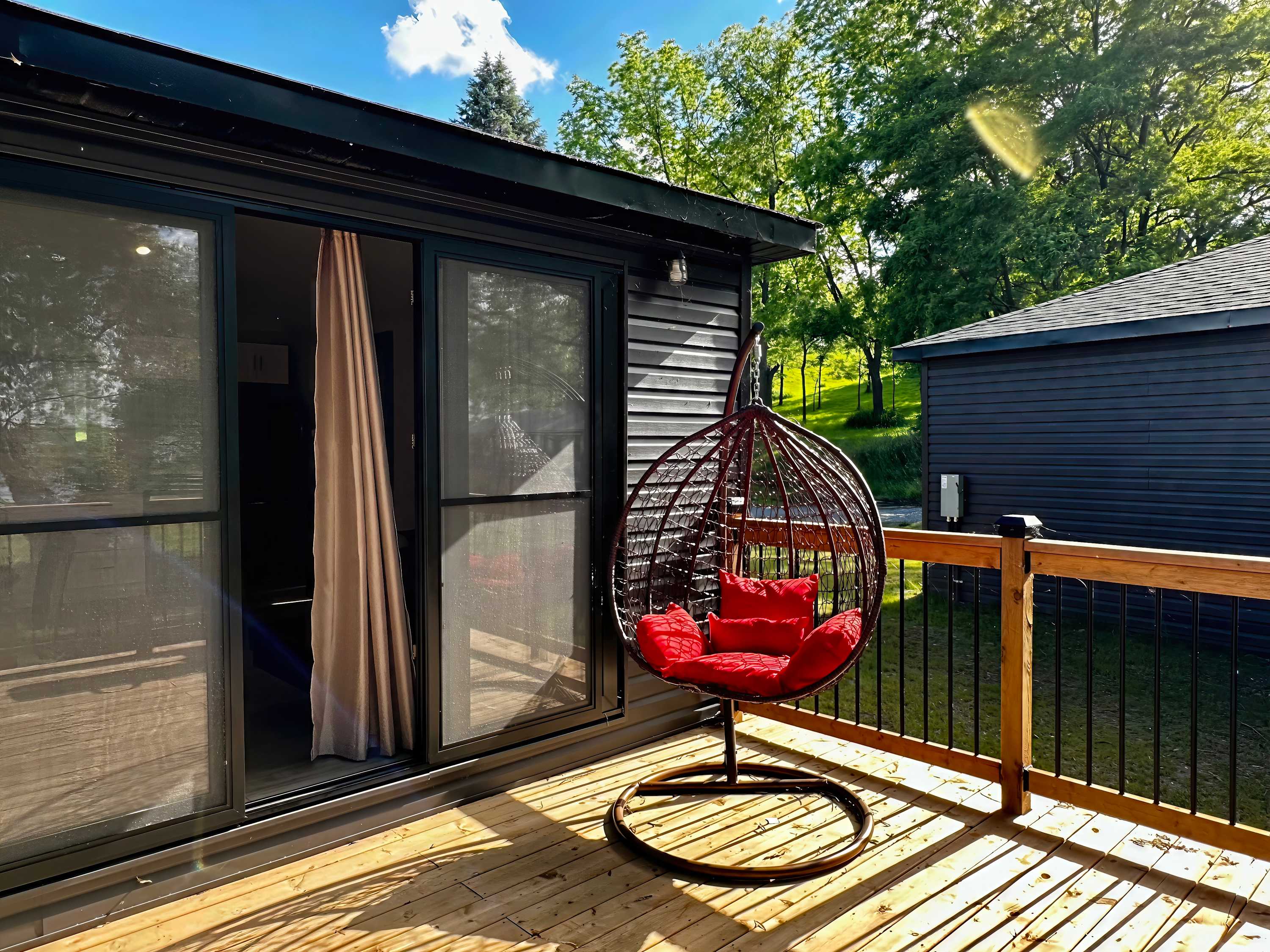2-bedroom Lake Front Cottage in Harwood, ON #3