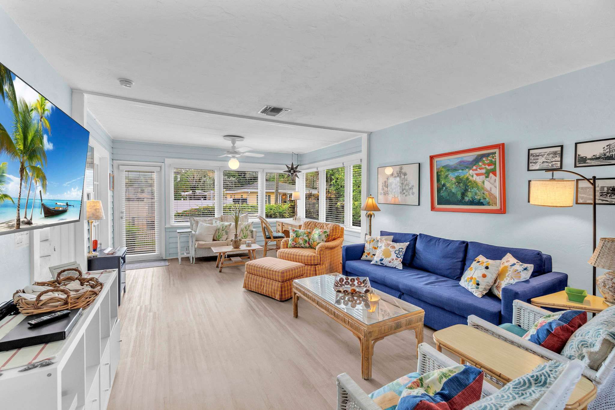 Bromeliad Bungalow - Downtown Cottage