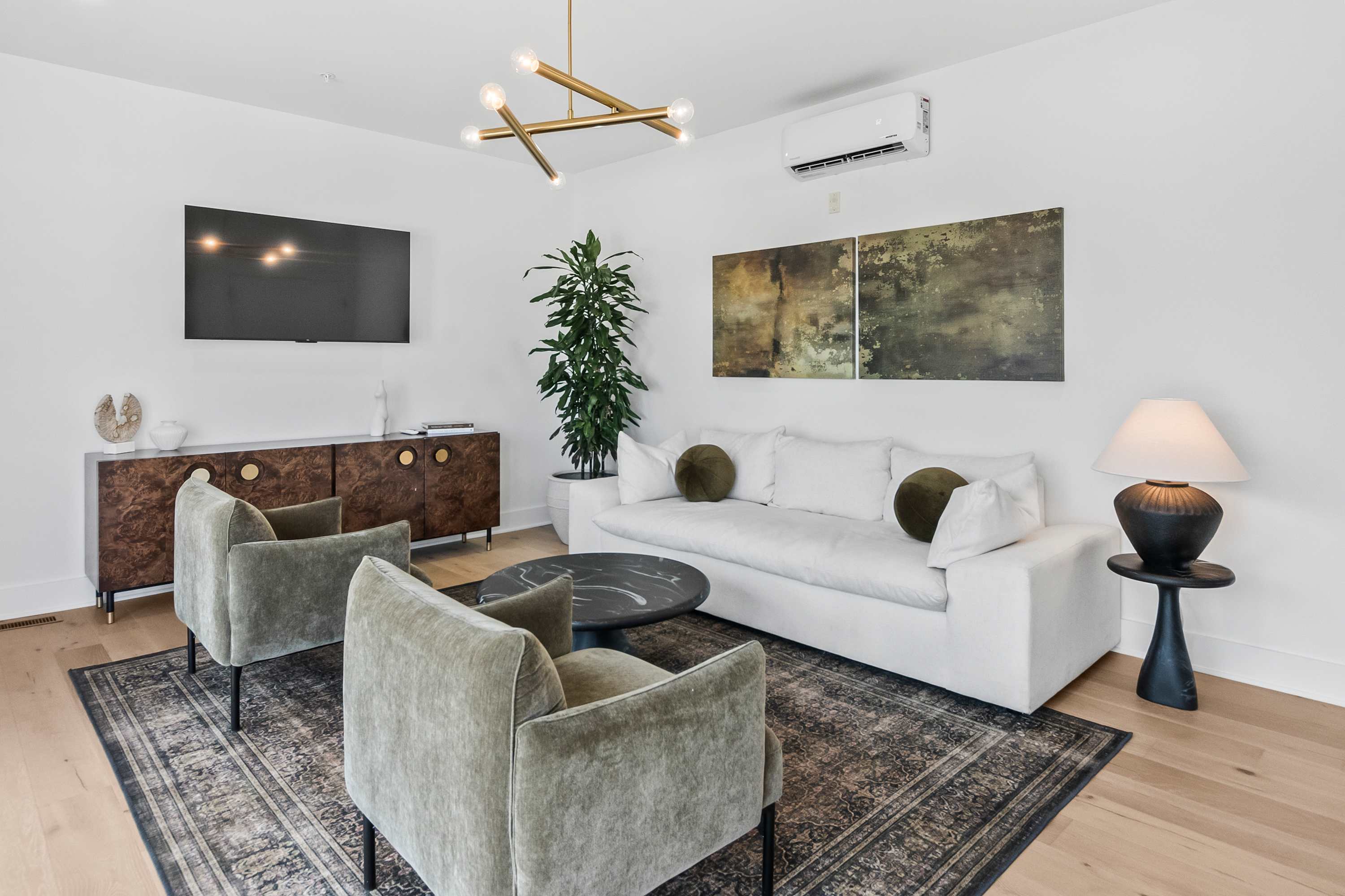 Olive Stone Modern Penthouse Near Mercedes Benz - Picture 8