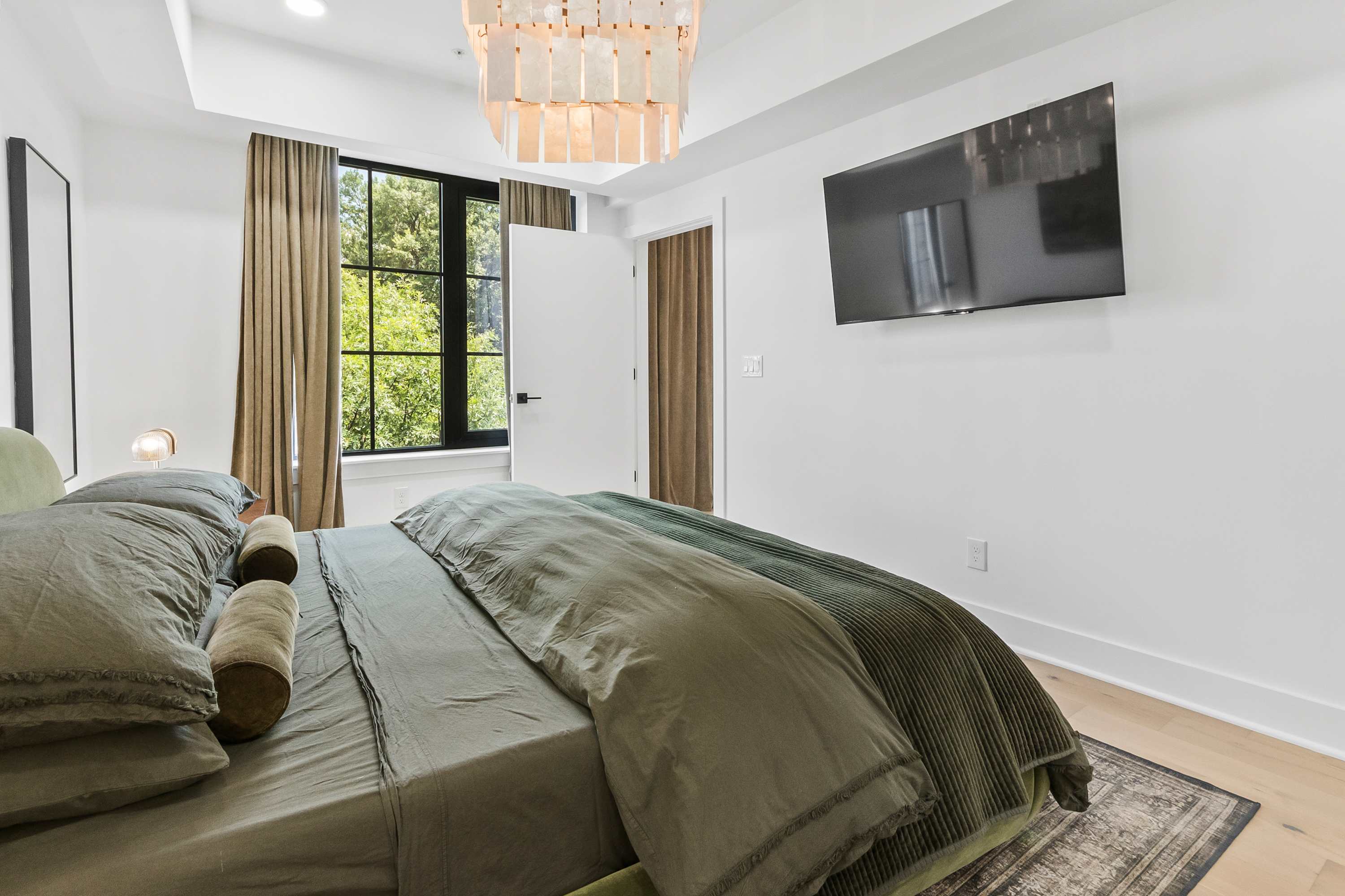 Olive Stone Modern Penthouse Near Mercedes Benz - Picture 19