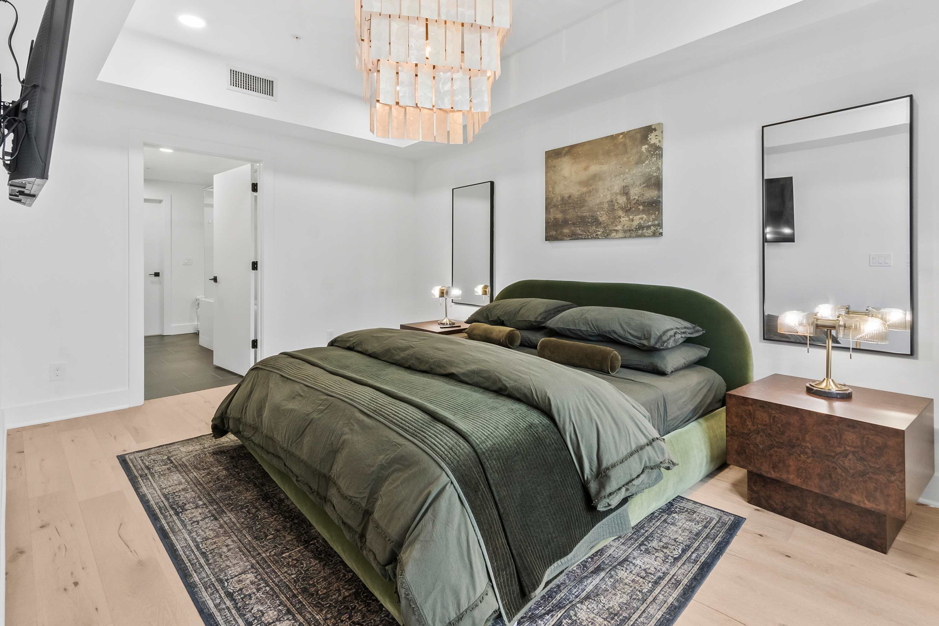 Olive Stone Modern Penthouse Near Mercedes Benz - Picture 4