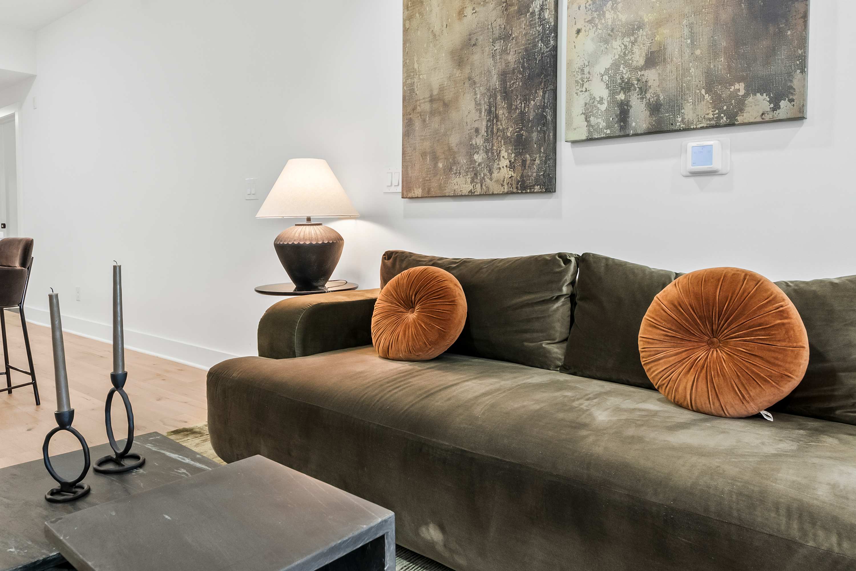 Olive Stone Modern Penthouse Near Mercedes Benz - Picture 17