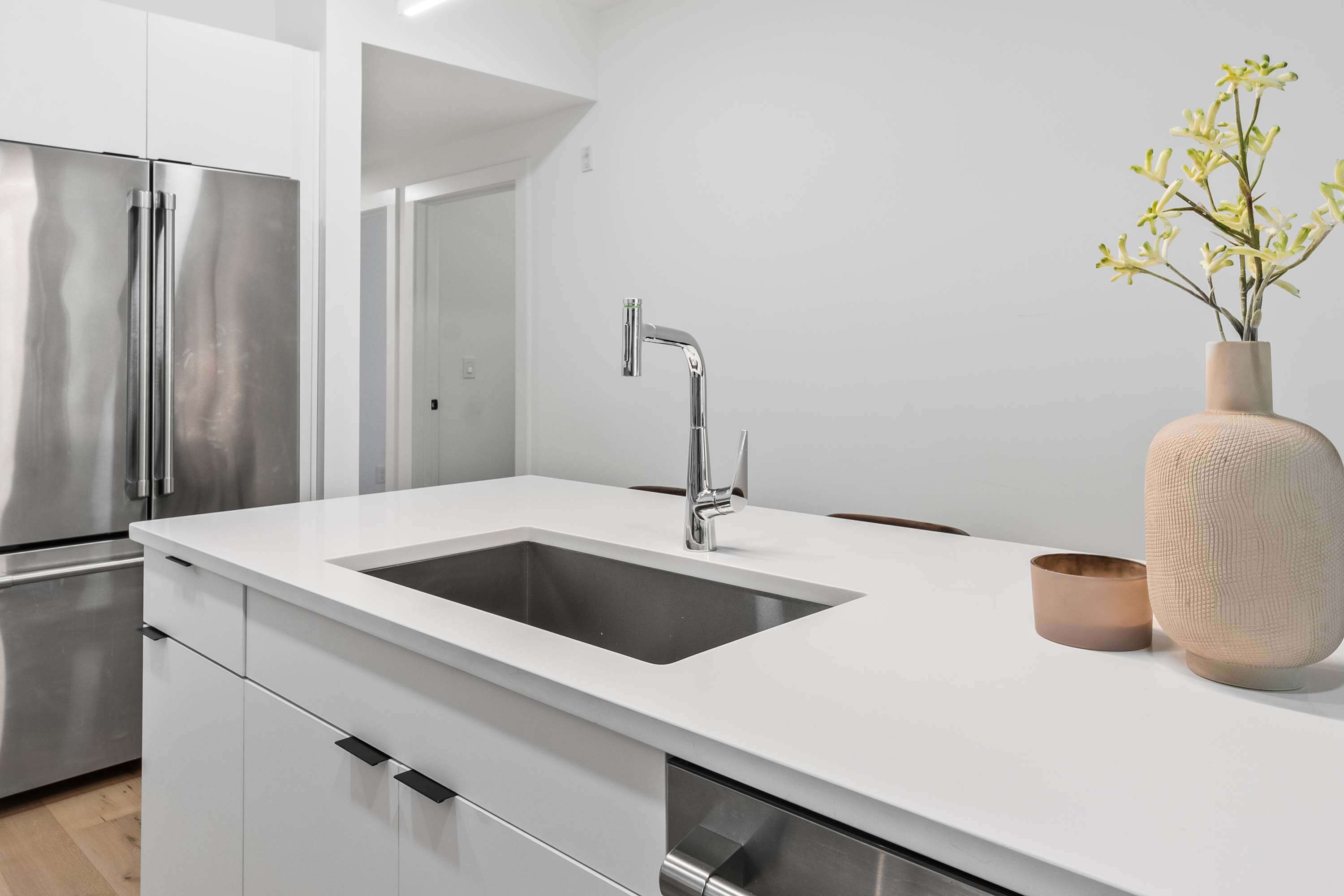 Olive Stone Modern Penthouse Near Mercedes Benz - Picture 15