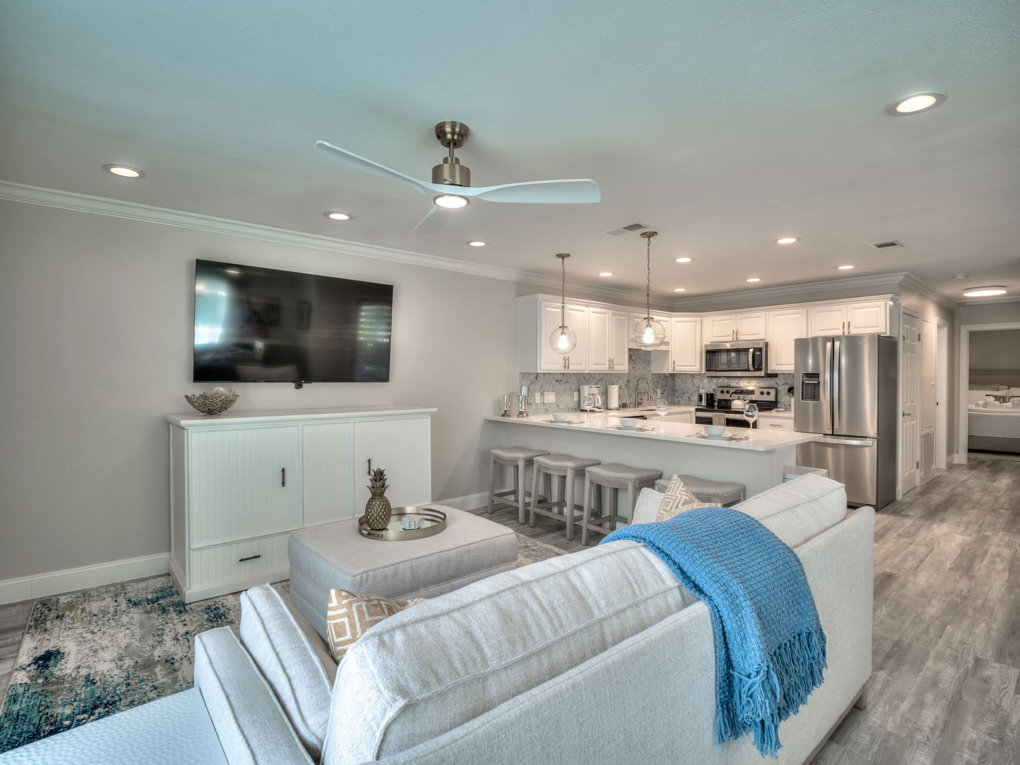 Island Gold Steps to the Beach Heated Pool