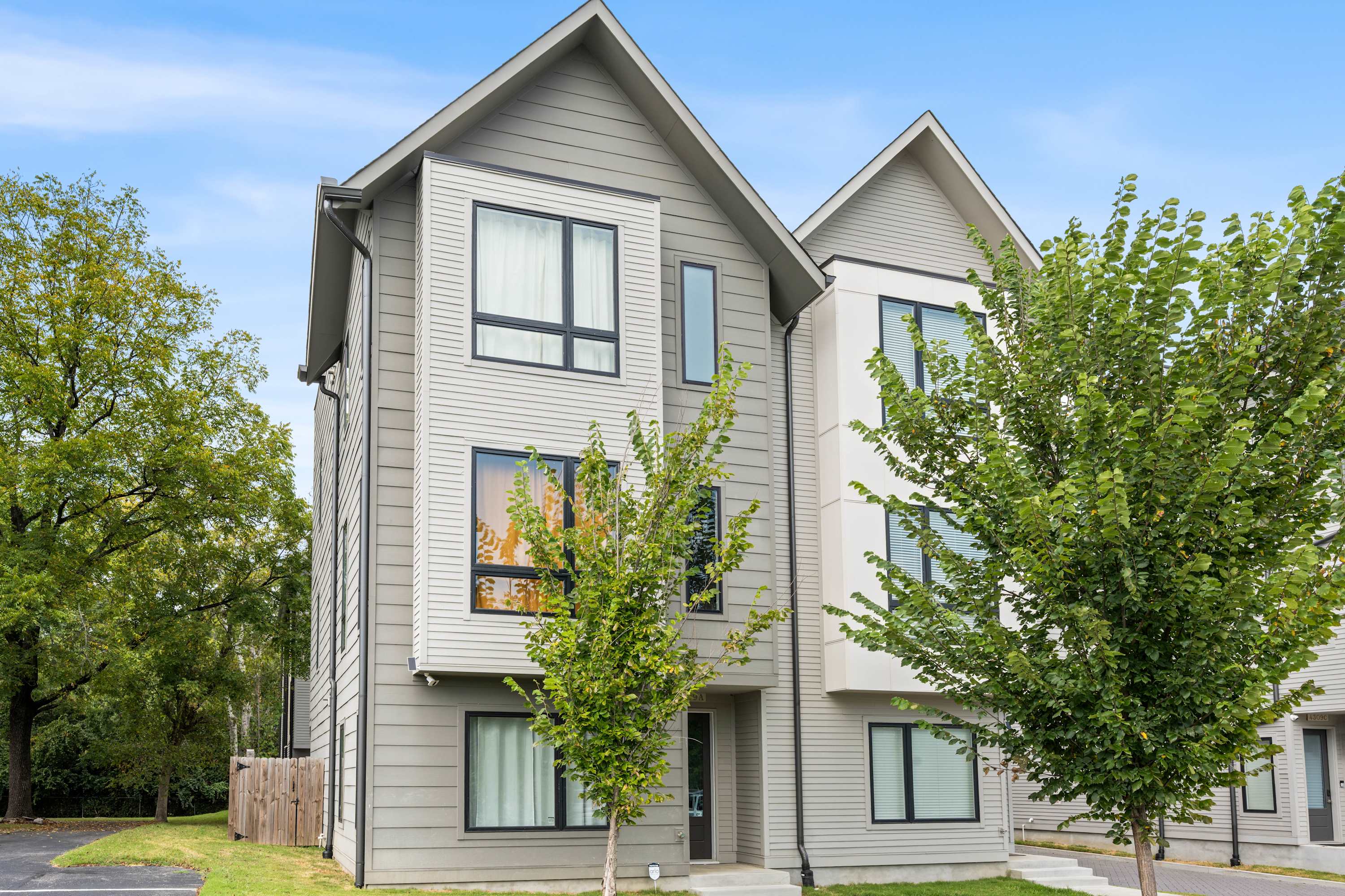 Welcome to Nashville Tropics