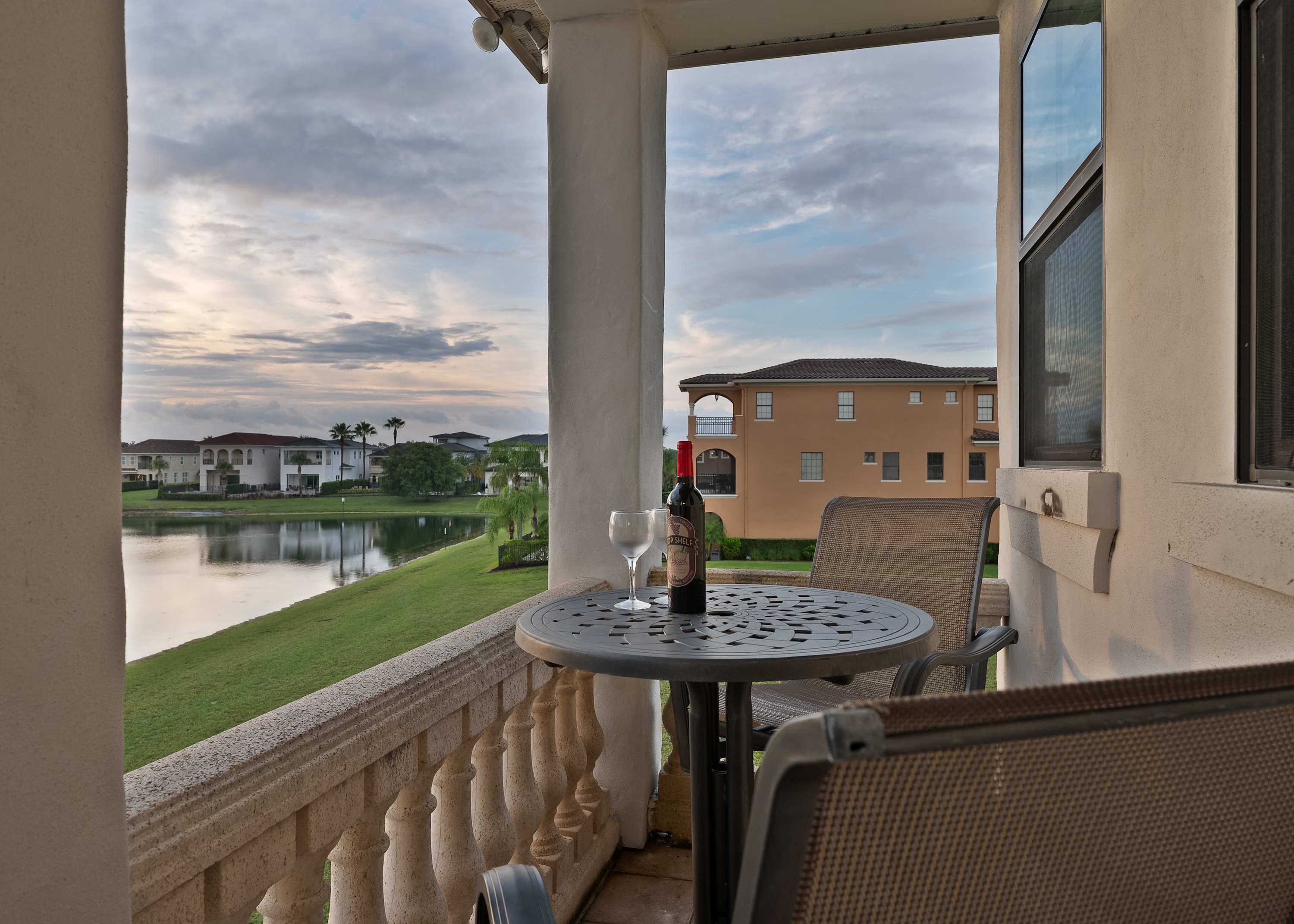 Luxury villa w/pool & theater near Disney