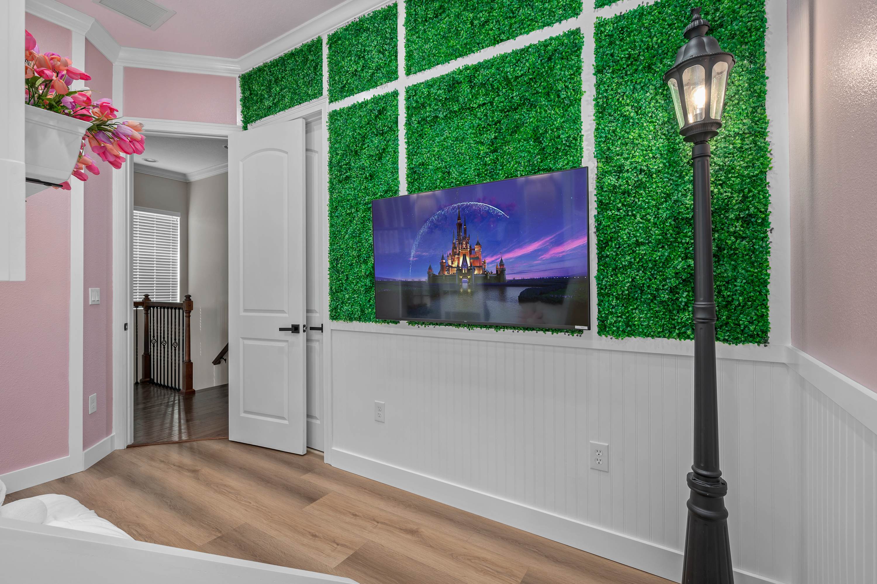 Luxury villa w/pool & theater near Disney