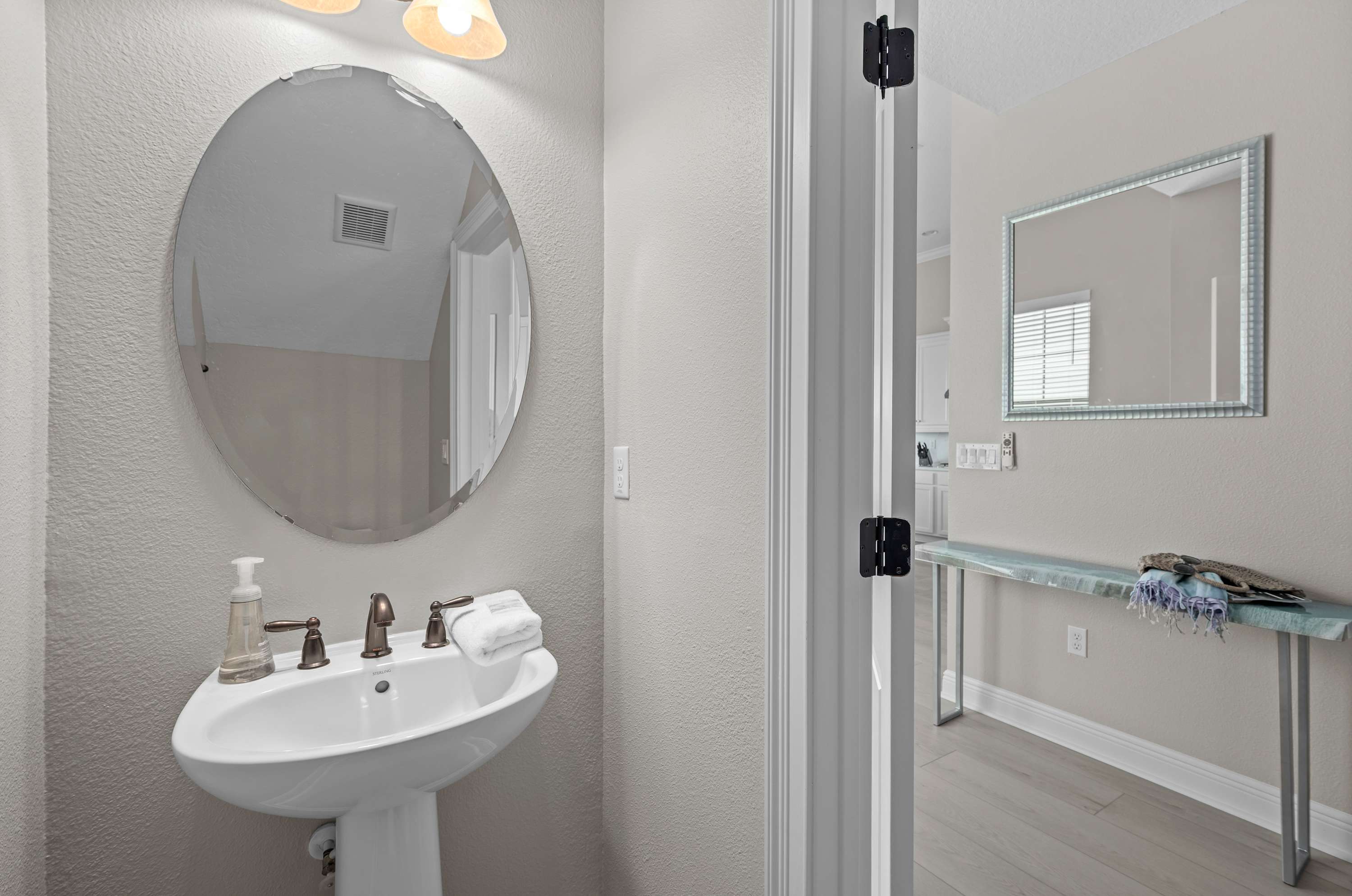 Luxury villa w/pool & theater near Disney