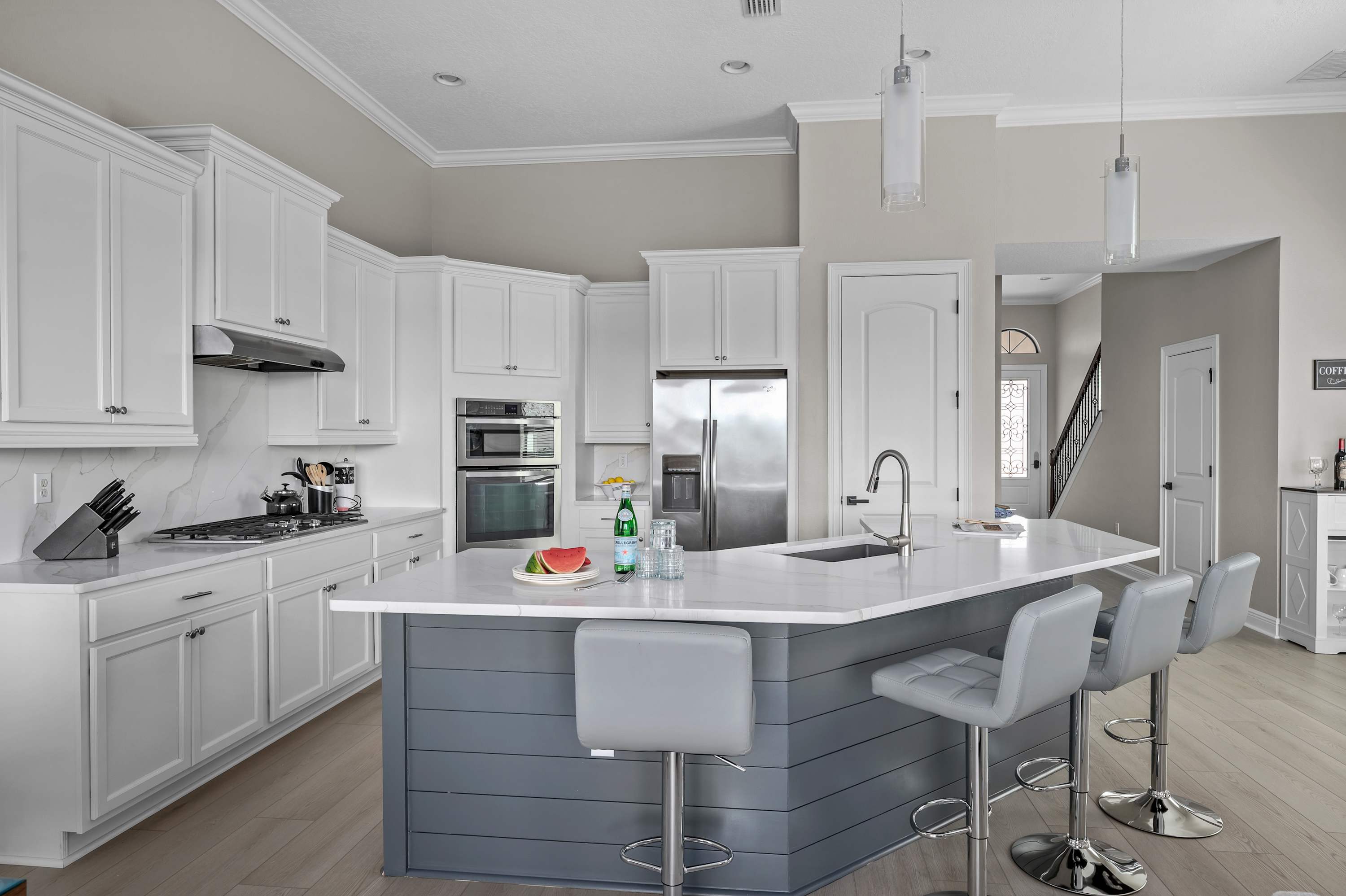 Luxury villa w/pool & theater near Disney