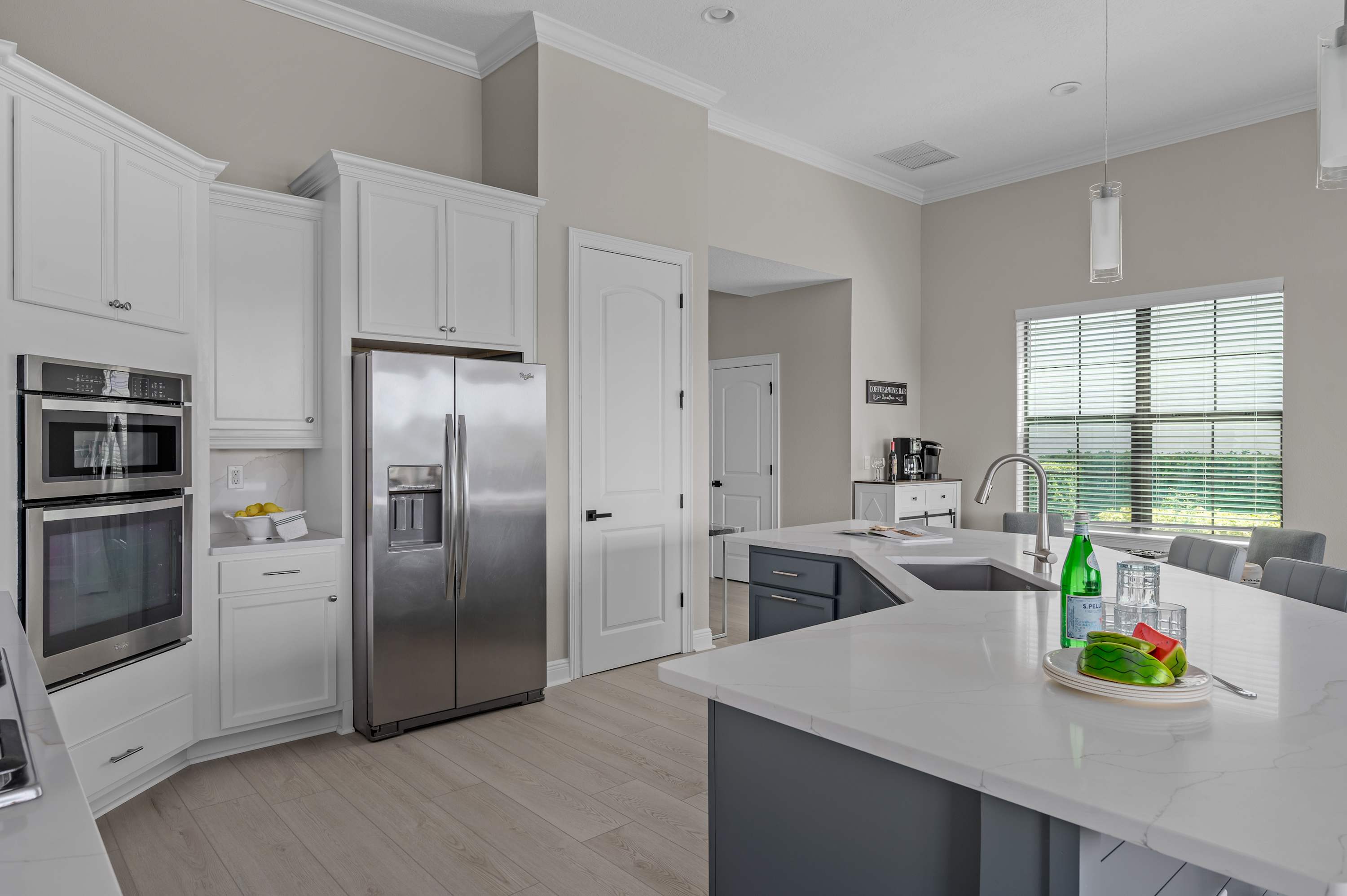 Luxury villa w/pool & theater near Disney