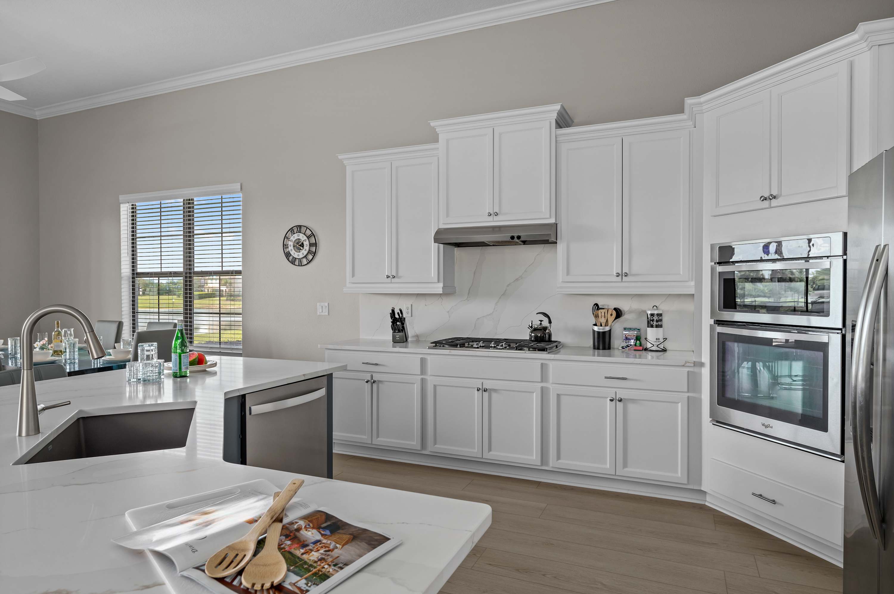 Luxury villa w/pool & theater near Disney