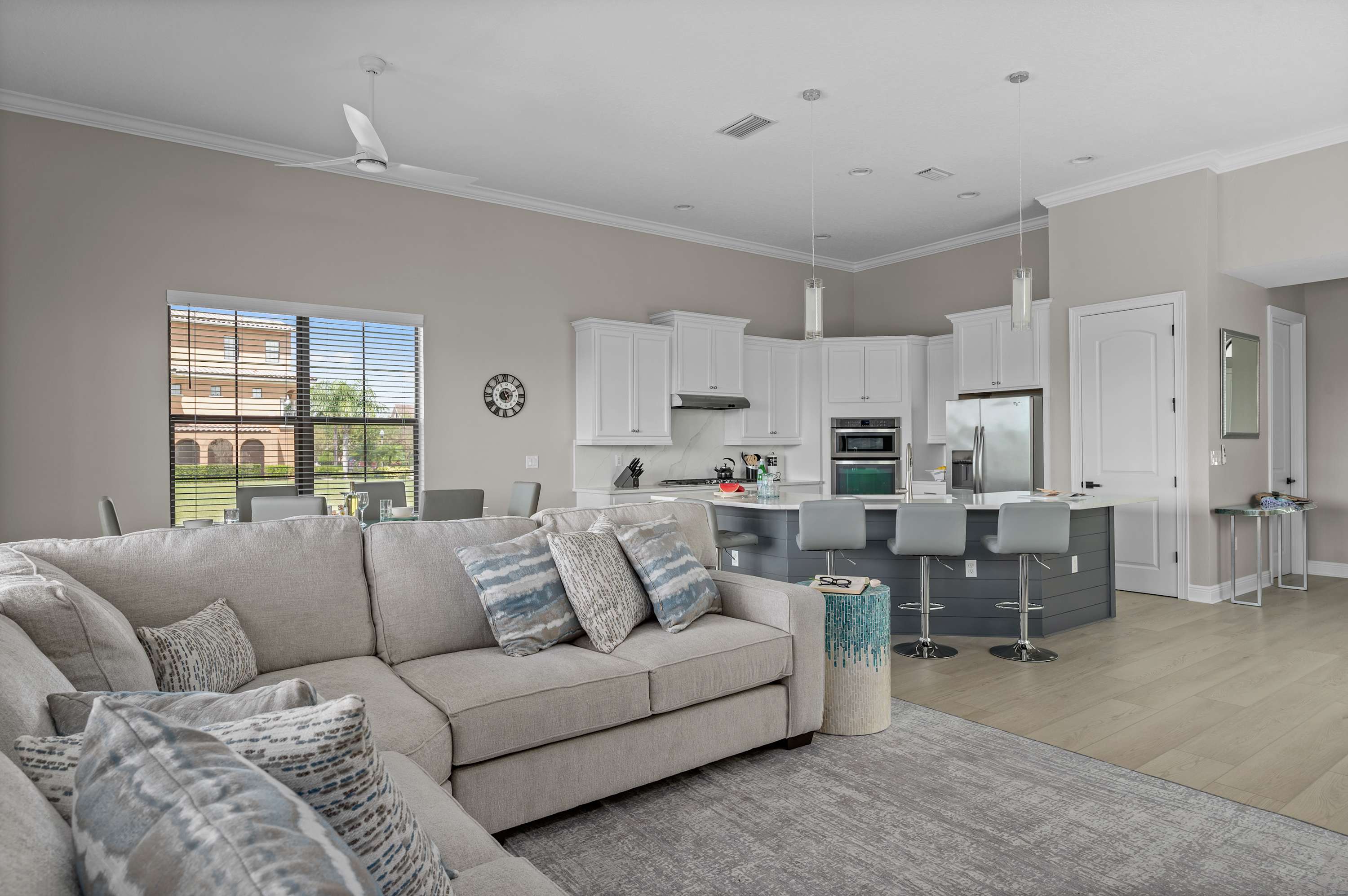 Luxury villa w/pool & theater near Disney