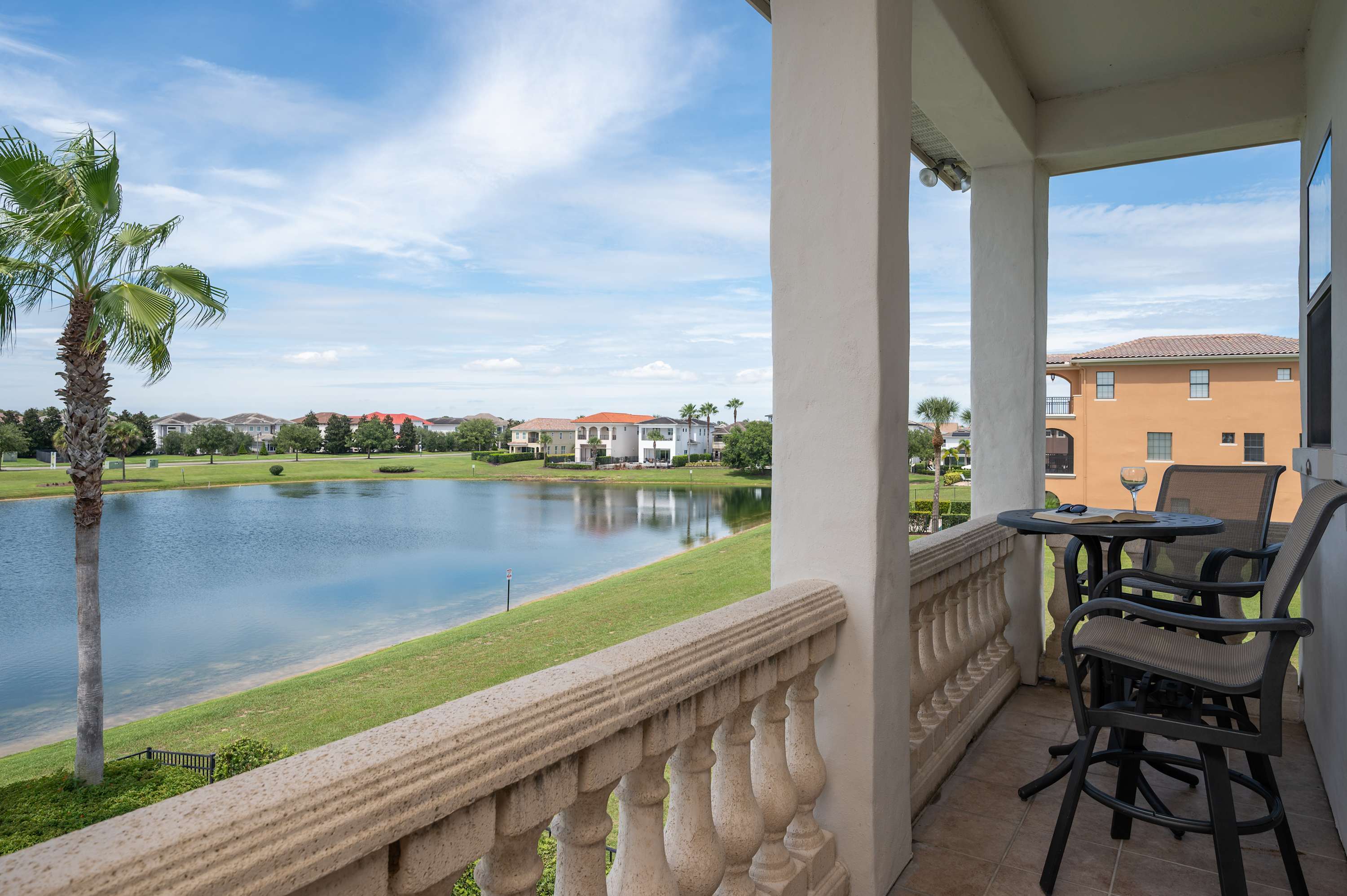 Luxury villa w/pool & theater near Disney