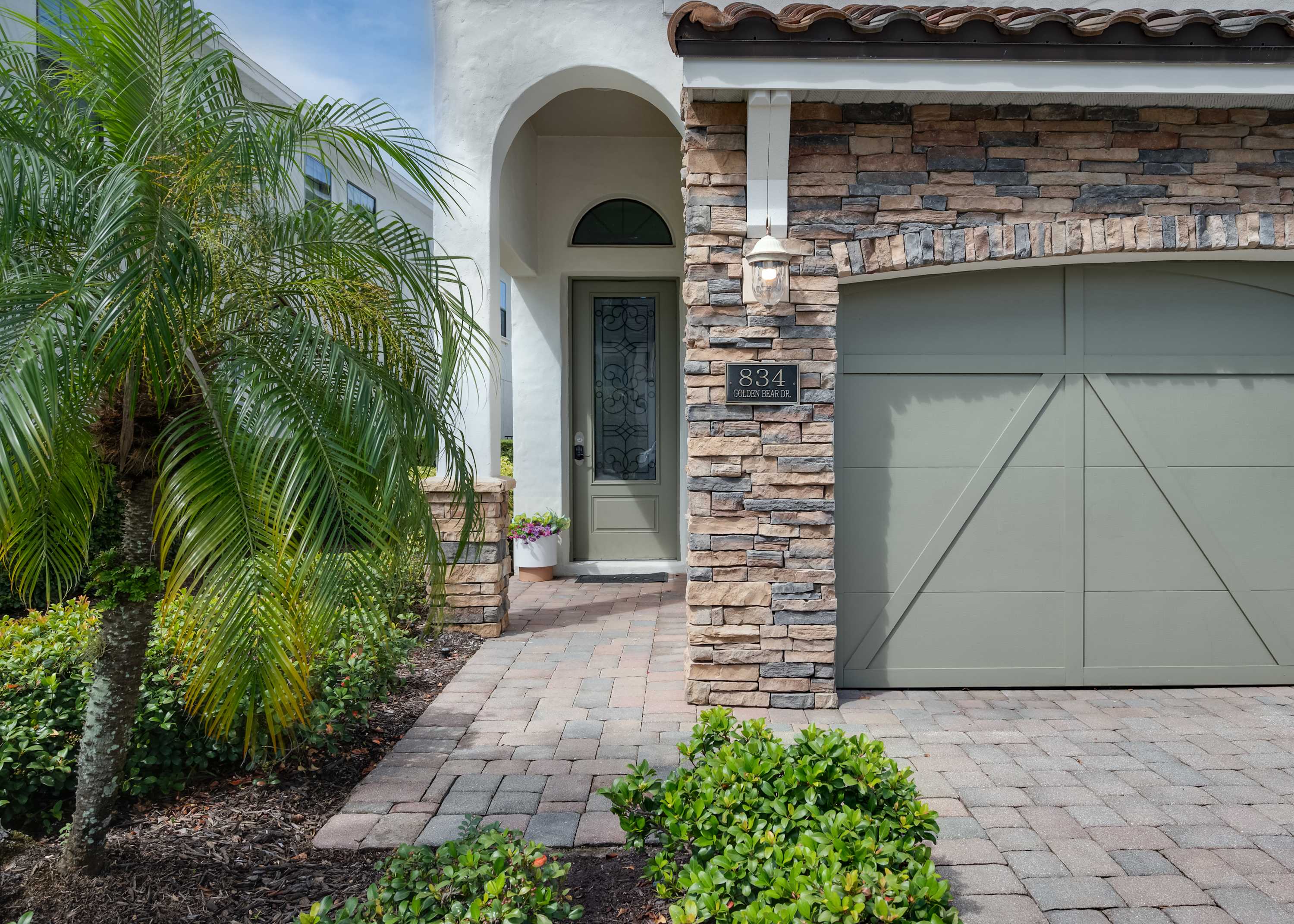 Luxury villa w/pool & theater near Disney