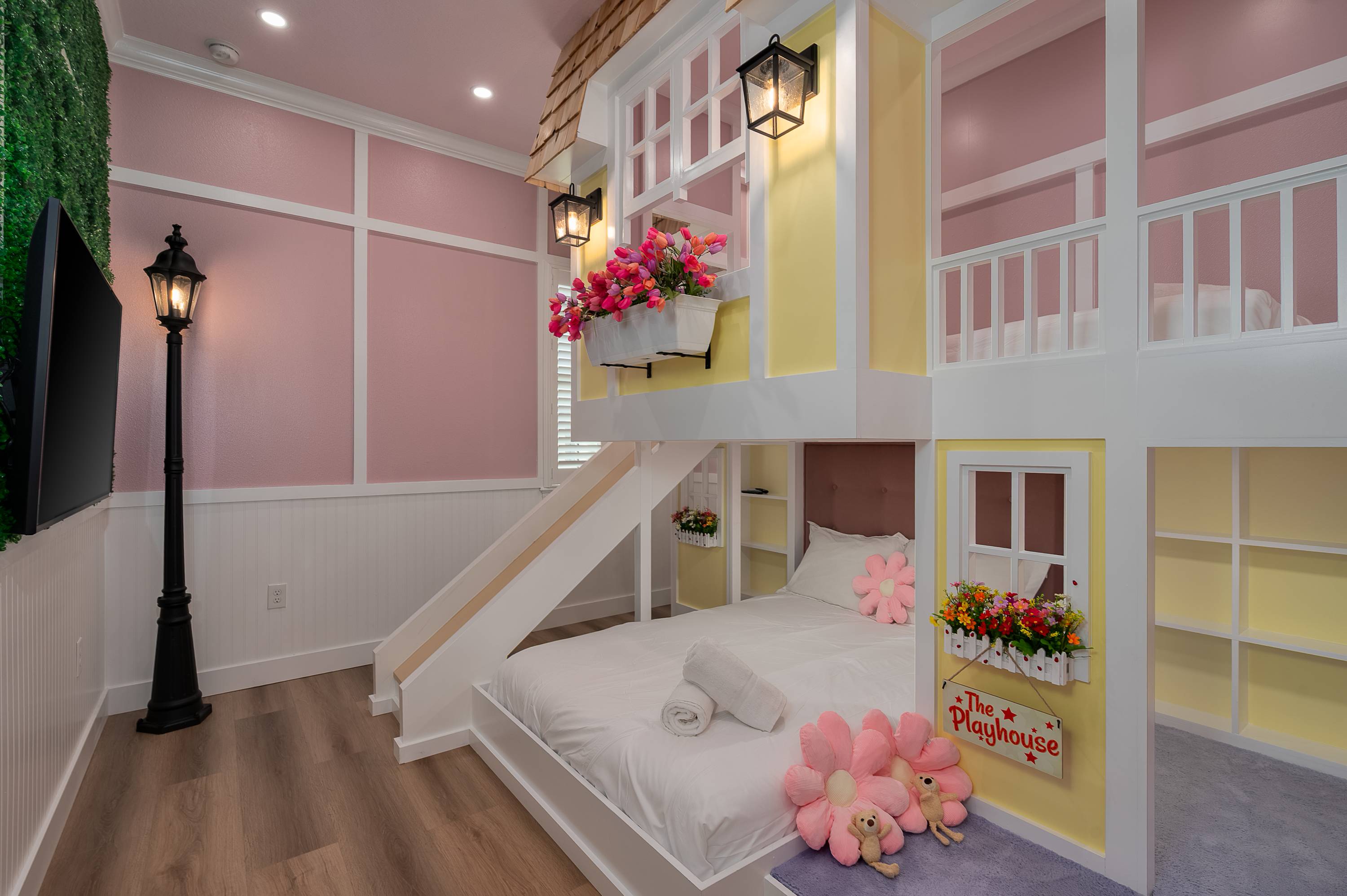 Luxury villa w/pool & theater near Disney