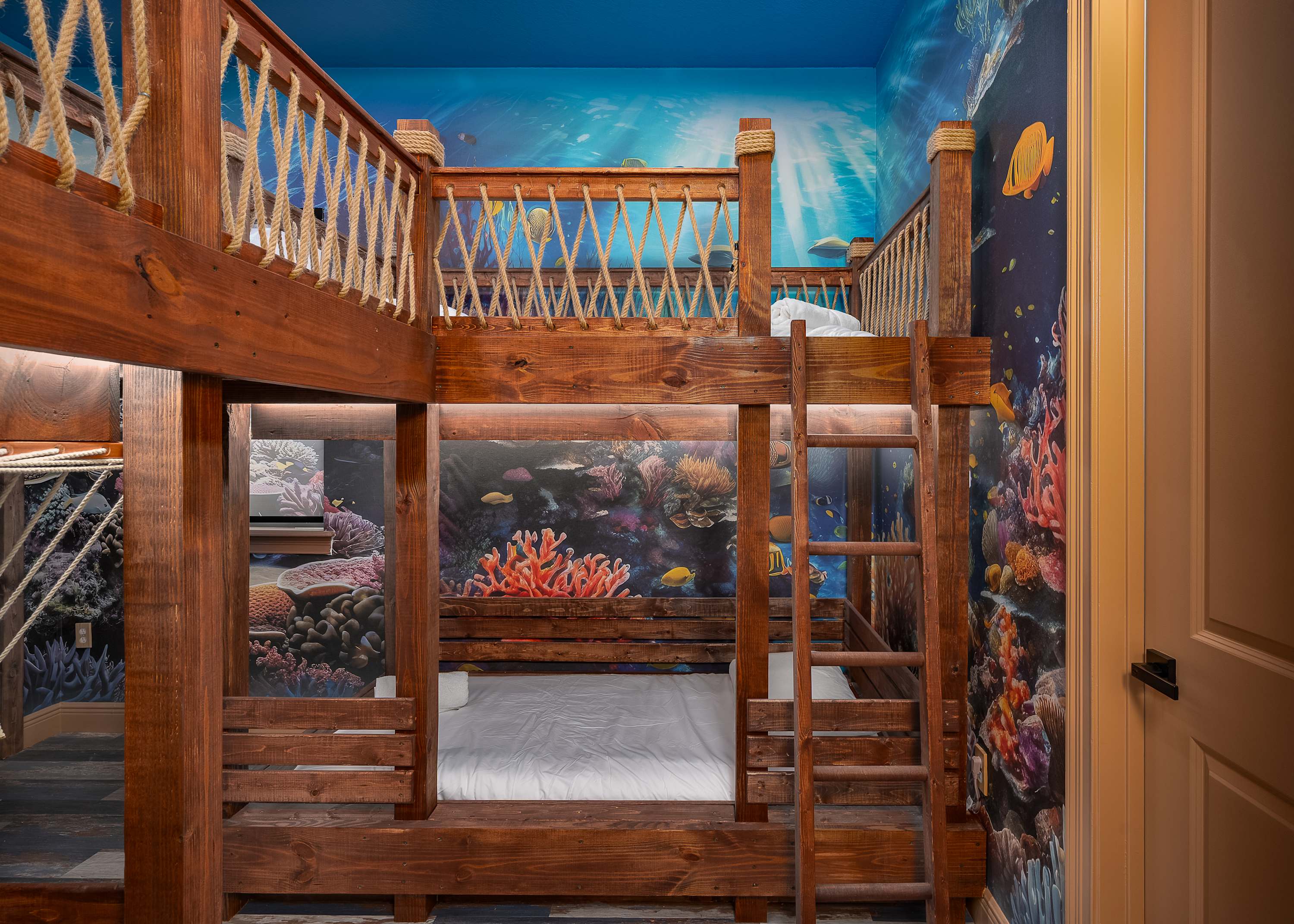 Luxury villa w/pool & theater near Disney