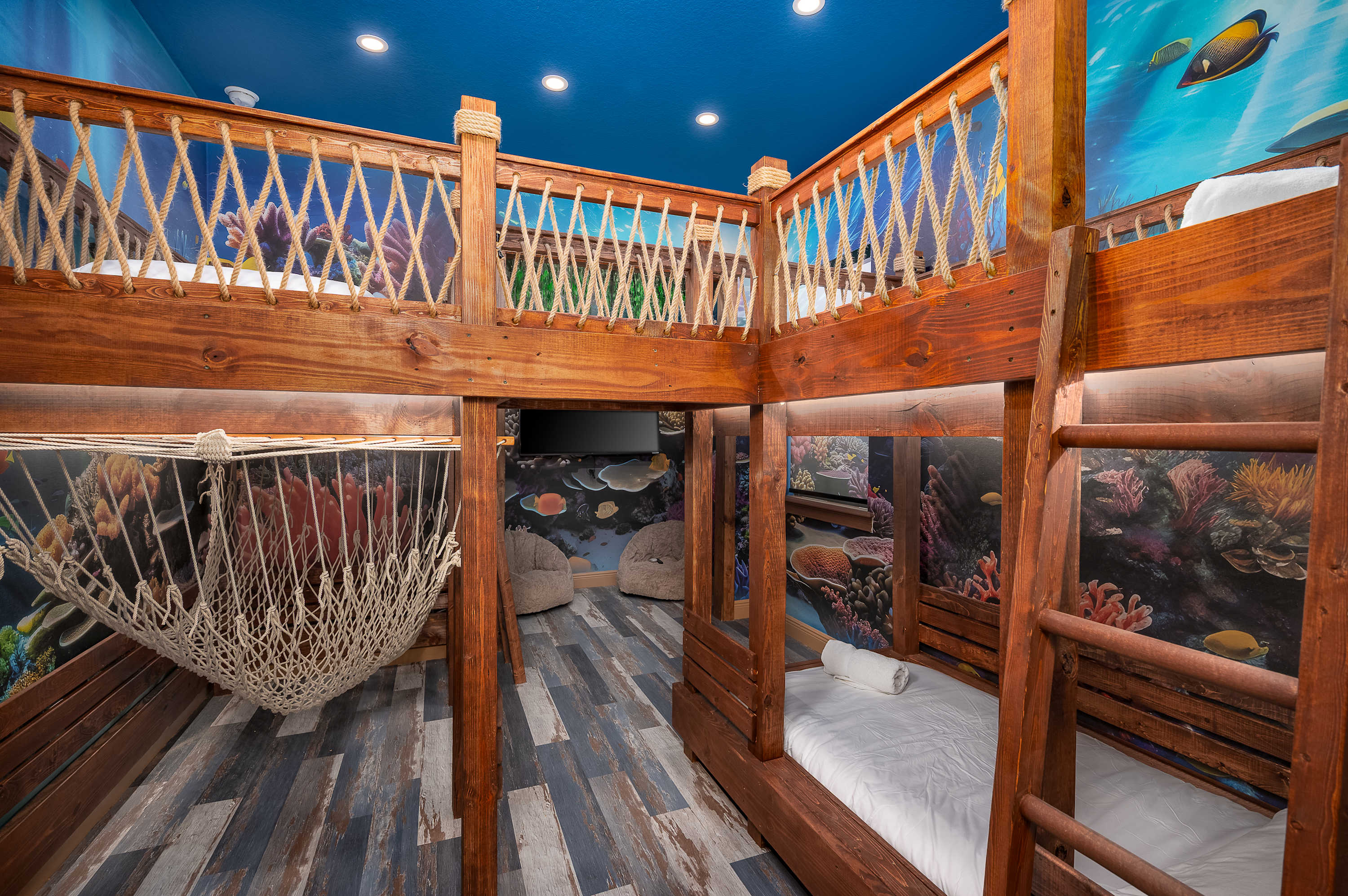 Luxury villa w/pool & theater near Disney