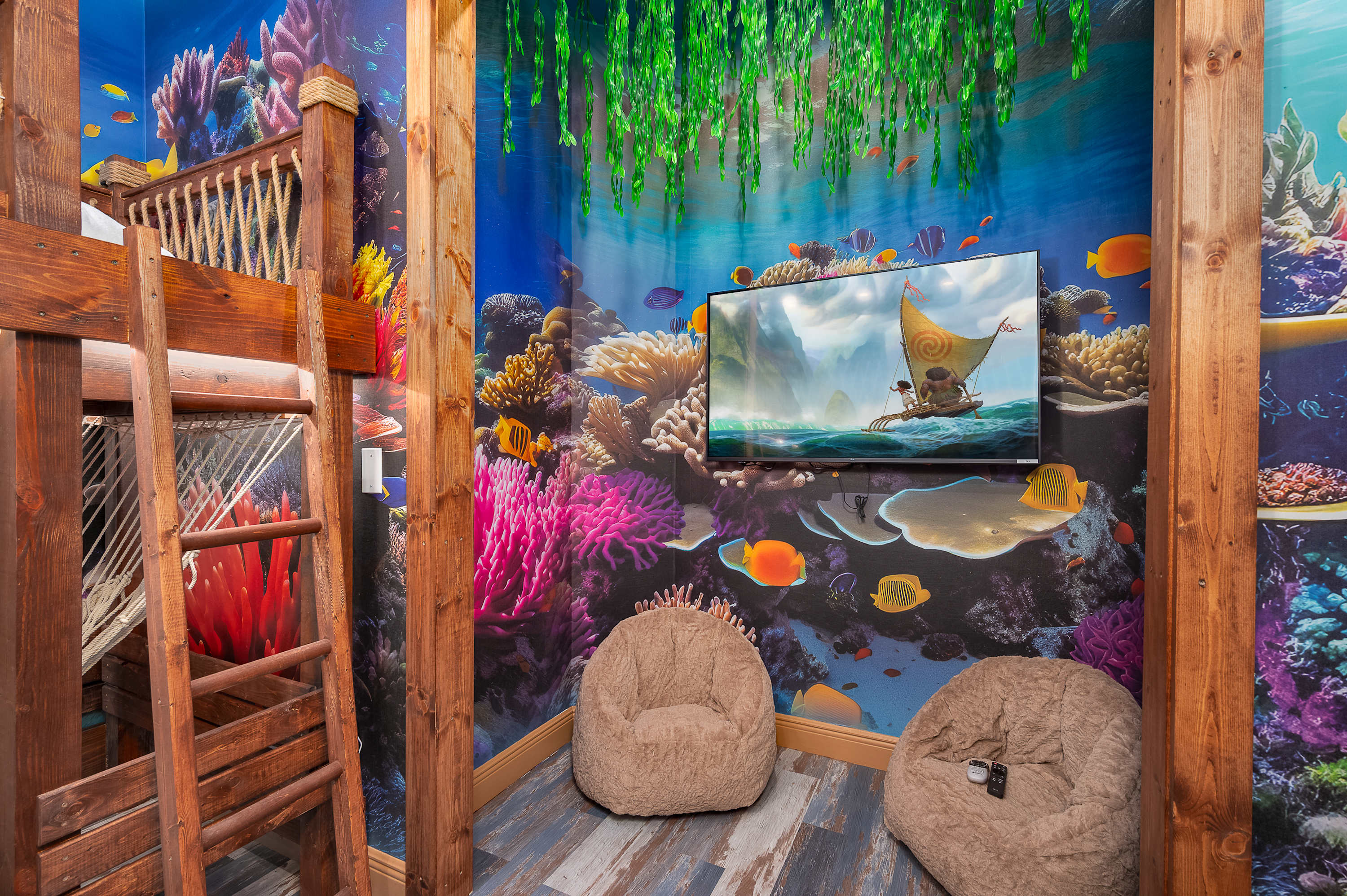 Luxury villa w/pool & theater near Disney