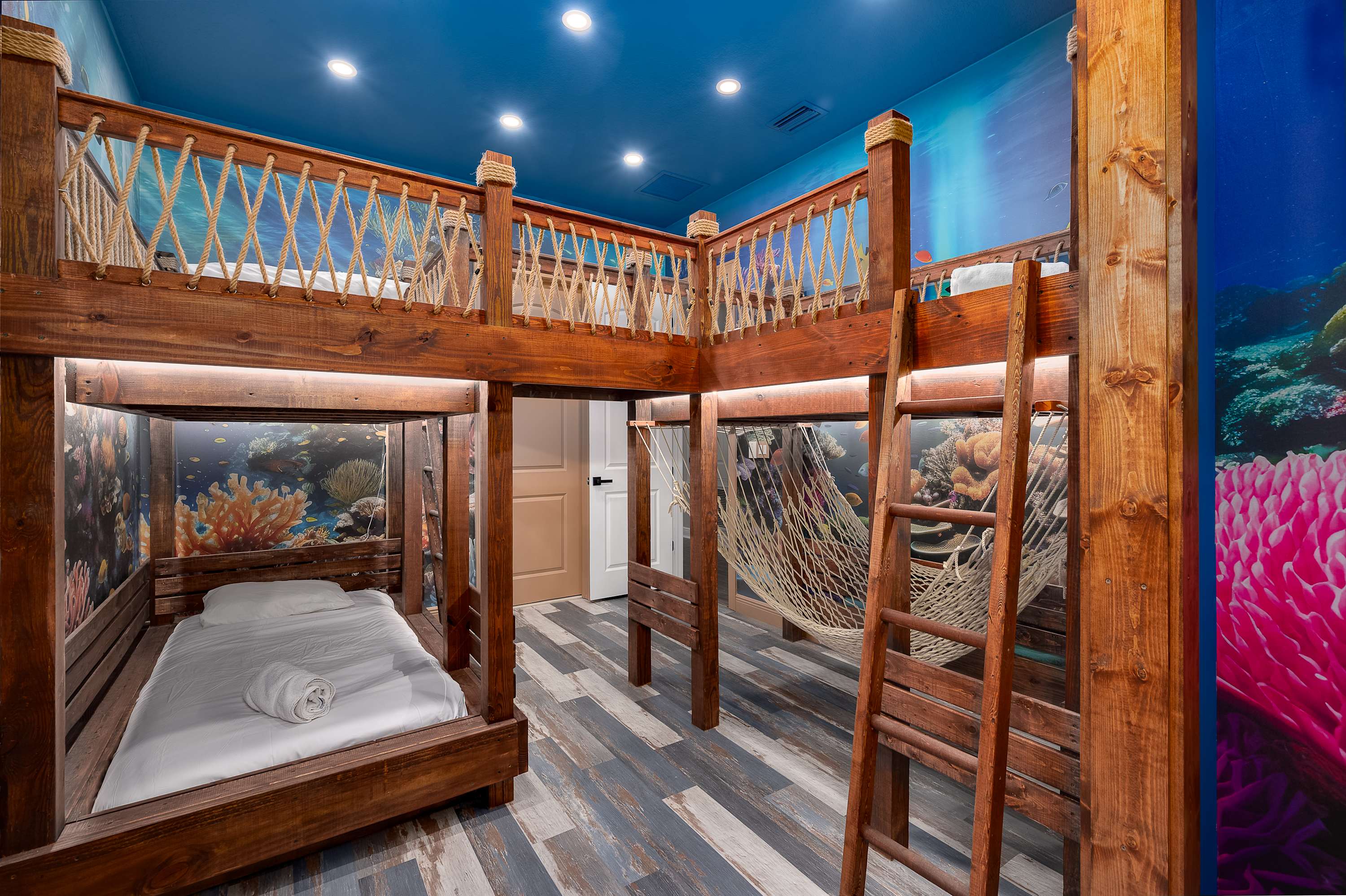 Luxury villa w/pool & theater near Disney