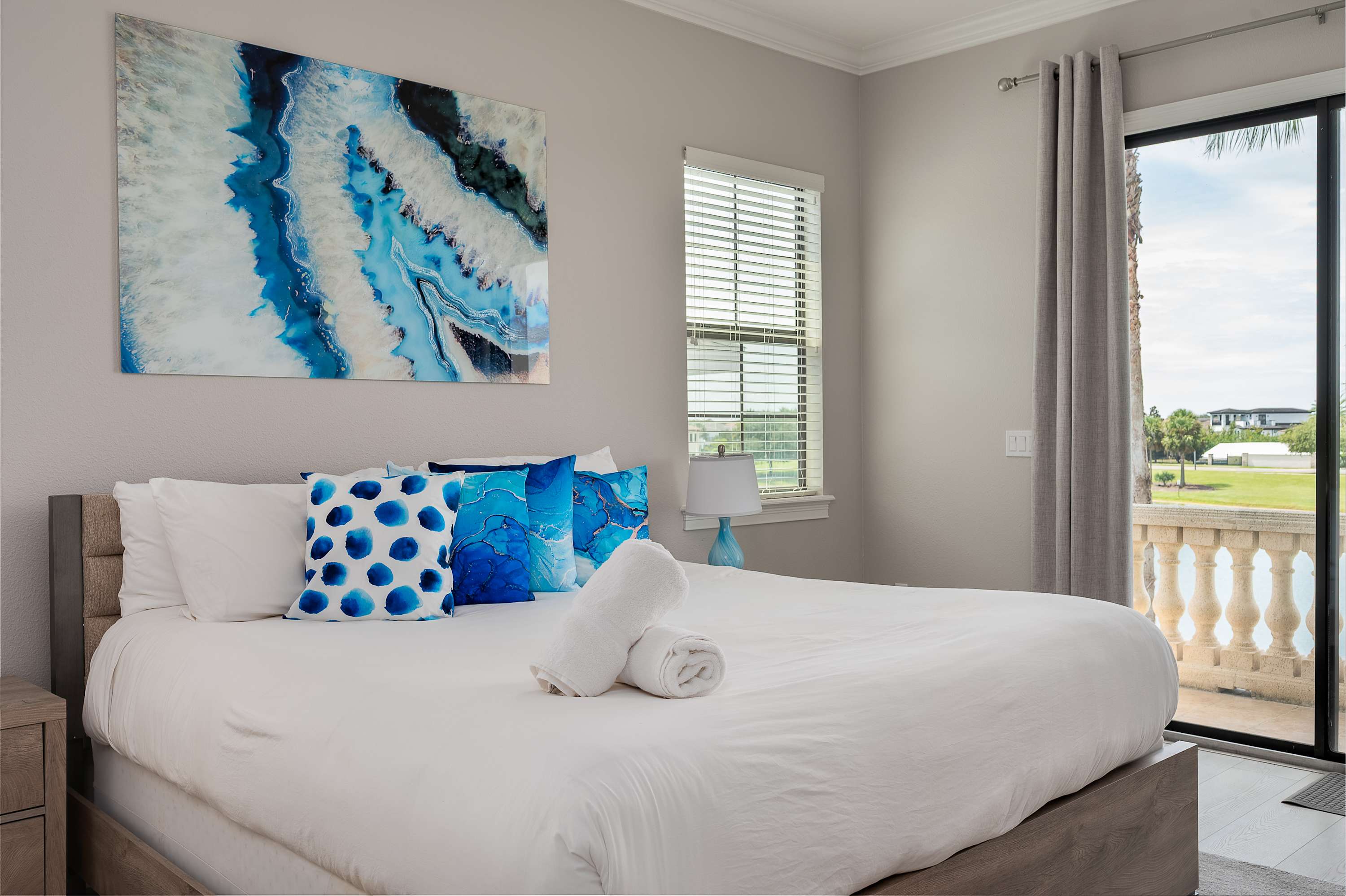 Luxury villa w/pool & theater near Disney