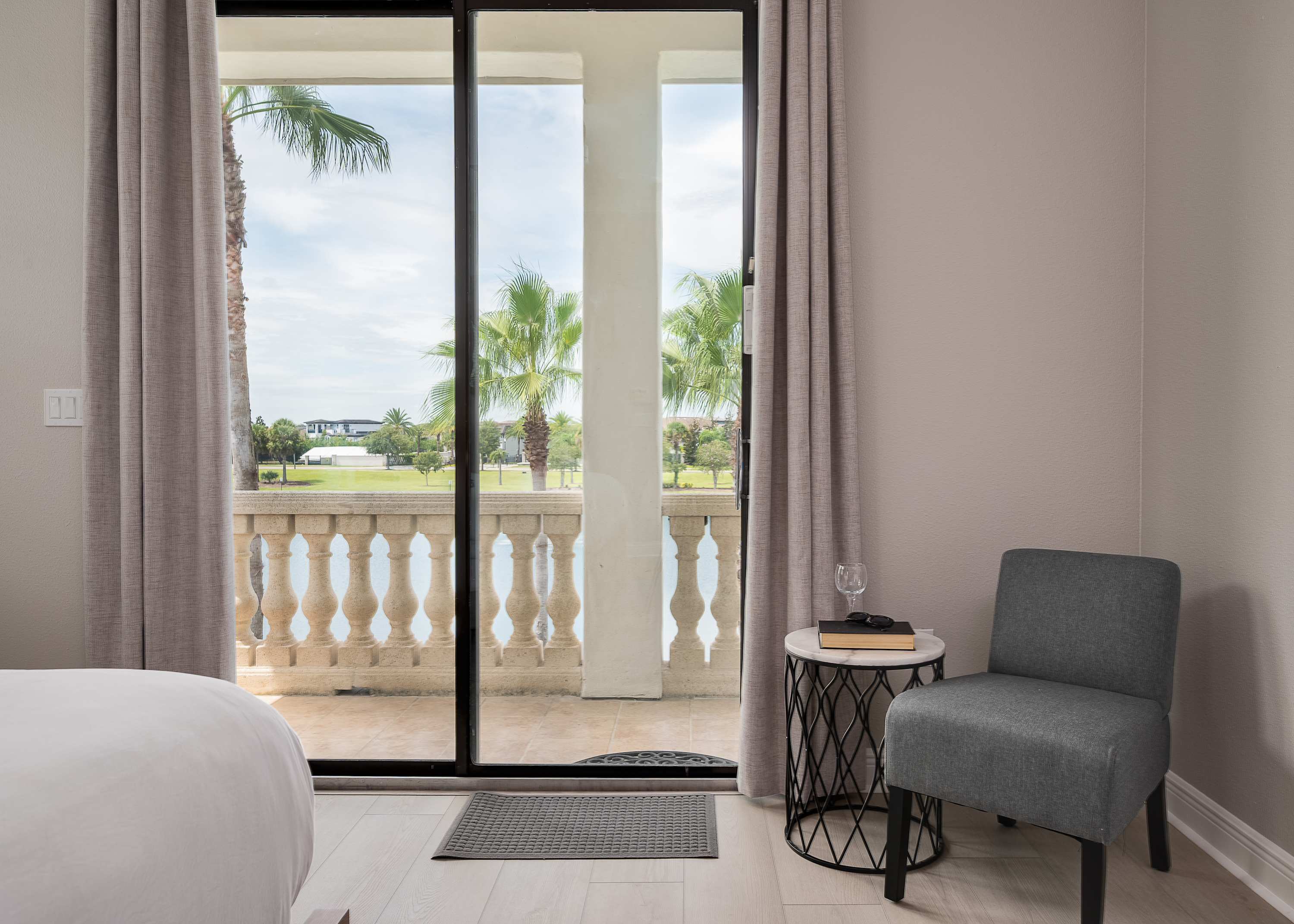 Luxury villa w/pool & theater near Disney