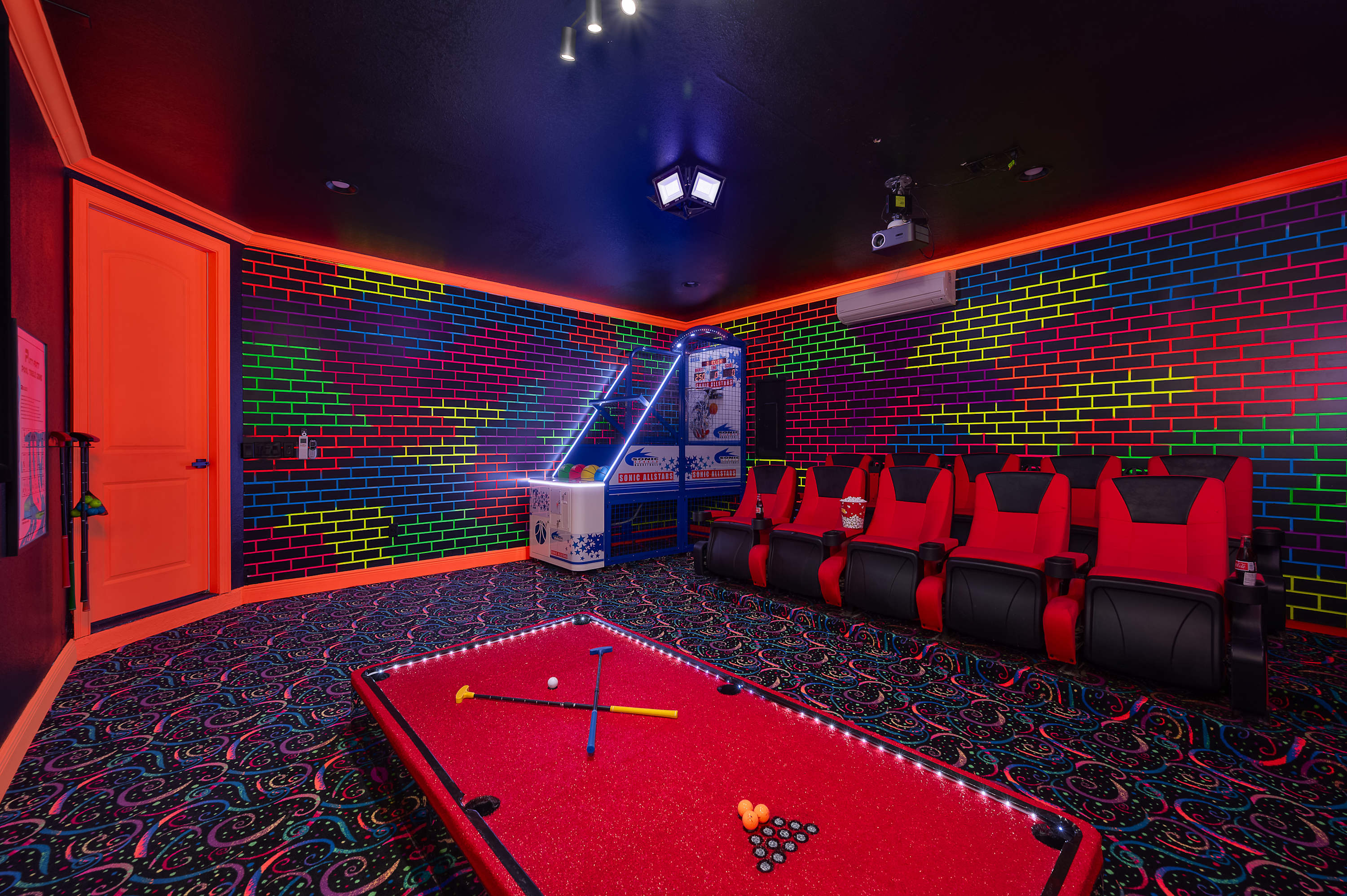 Luxury villa w/pool & theater near Disney