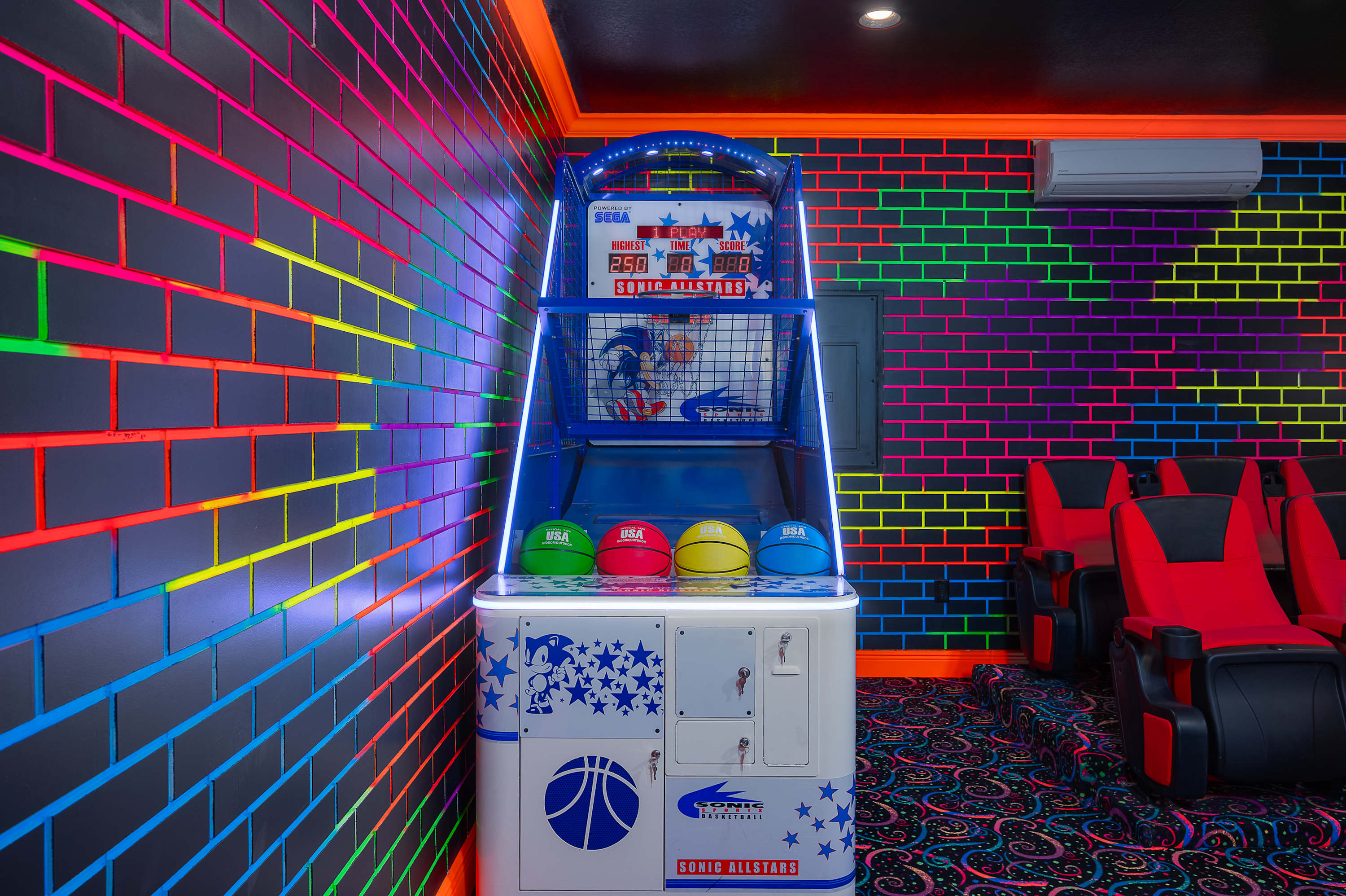 Luxury villa w/pool & theater near Disney