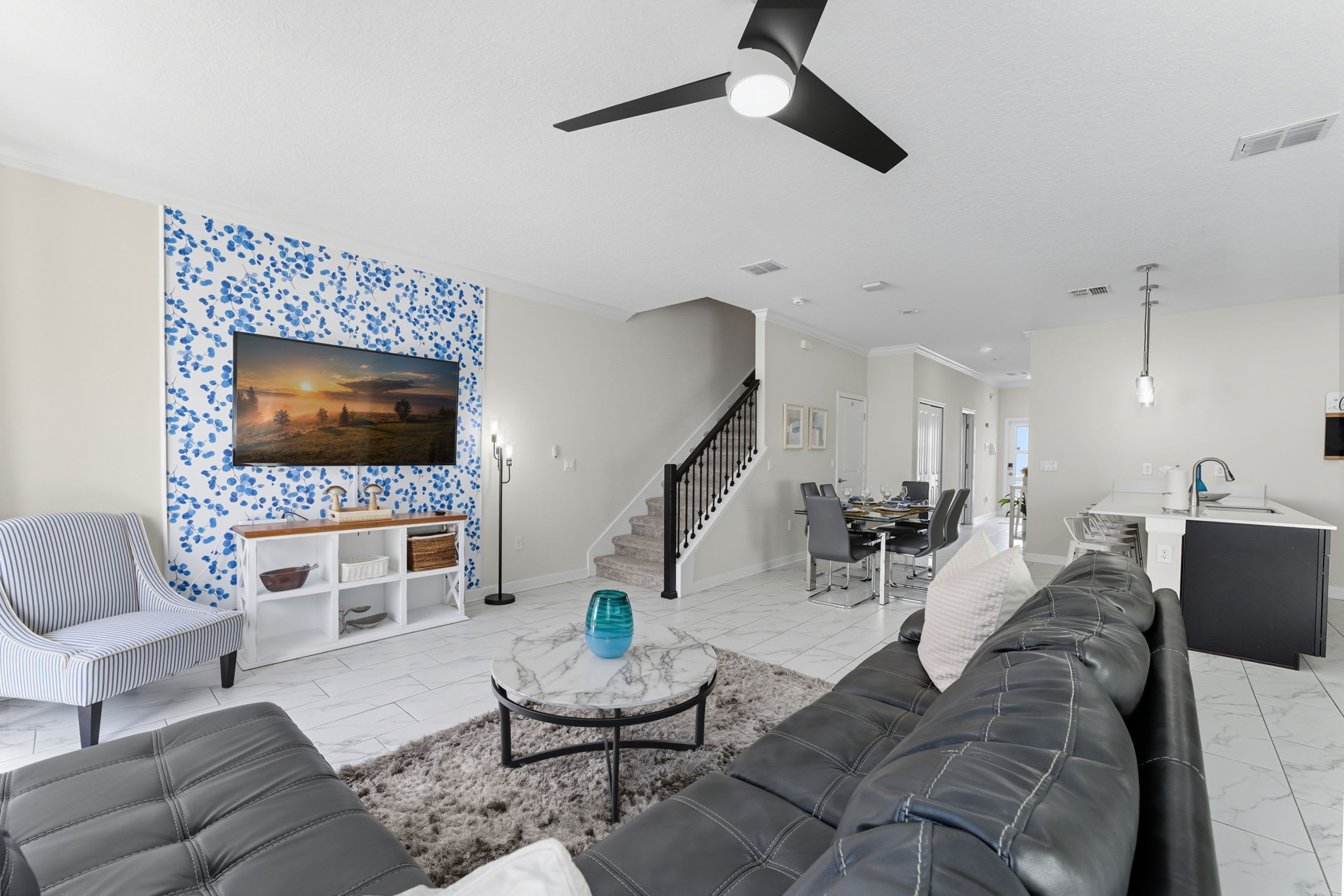 Modern 5BR Retreat, Pool, Water Park & More